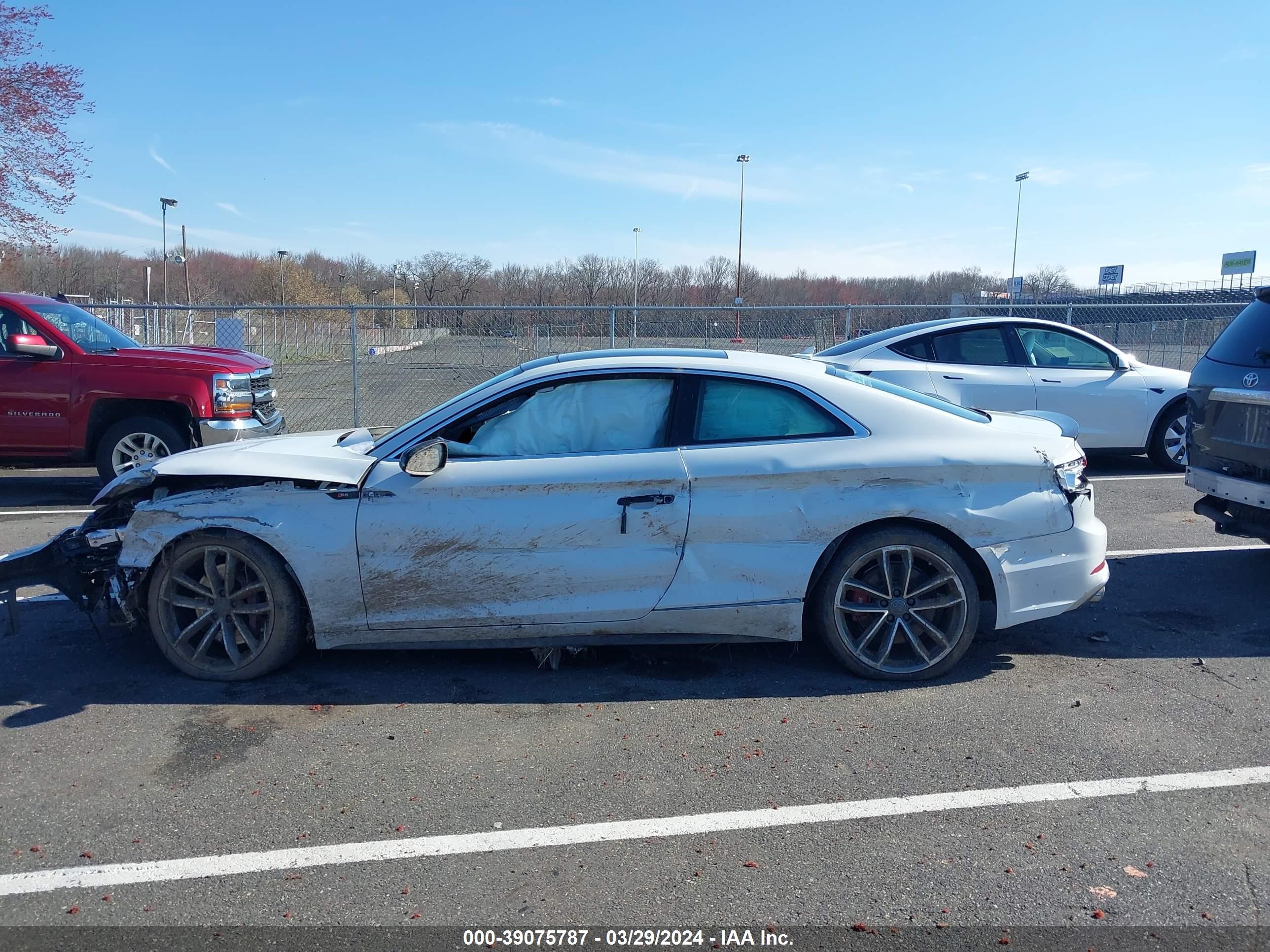 Photo 13 VIN: WAUP4AF55JA022886 - AUDI S5 