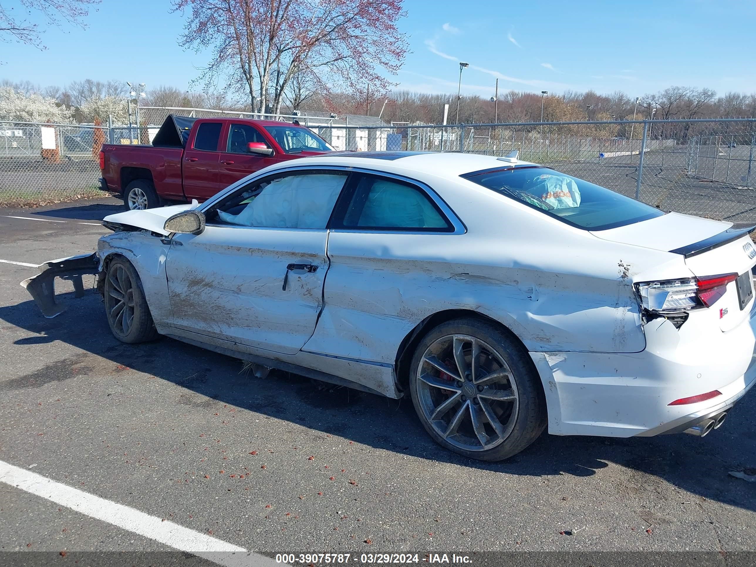 Photo 2 VIN: WAUP4AF55JA022886 - AUDI S5 