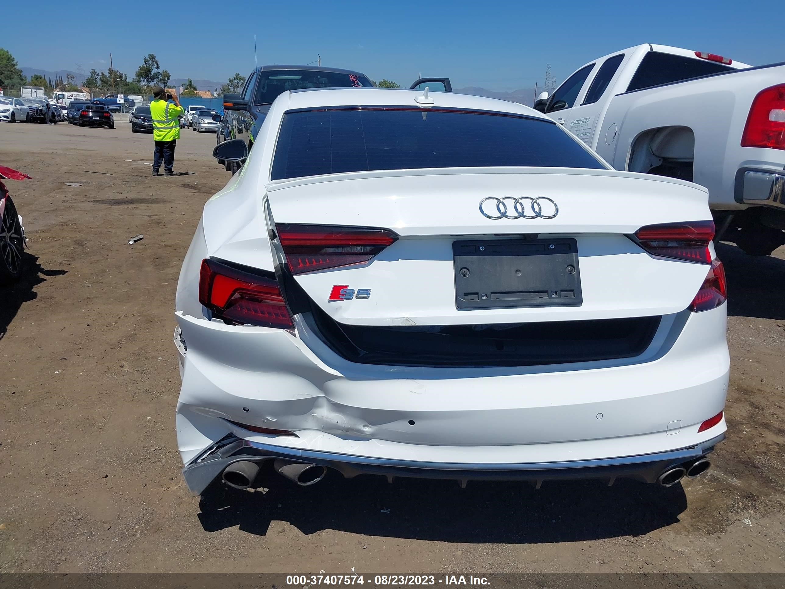 Photo 15 VIN: WAUP4AF55JA121627 - AUDI S5 