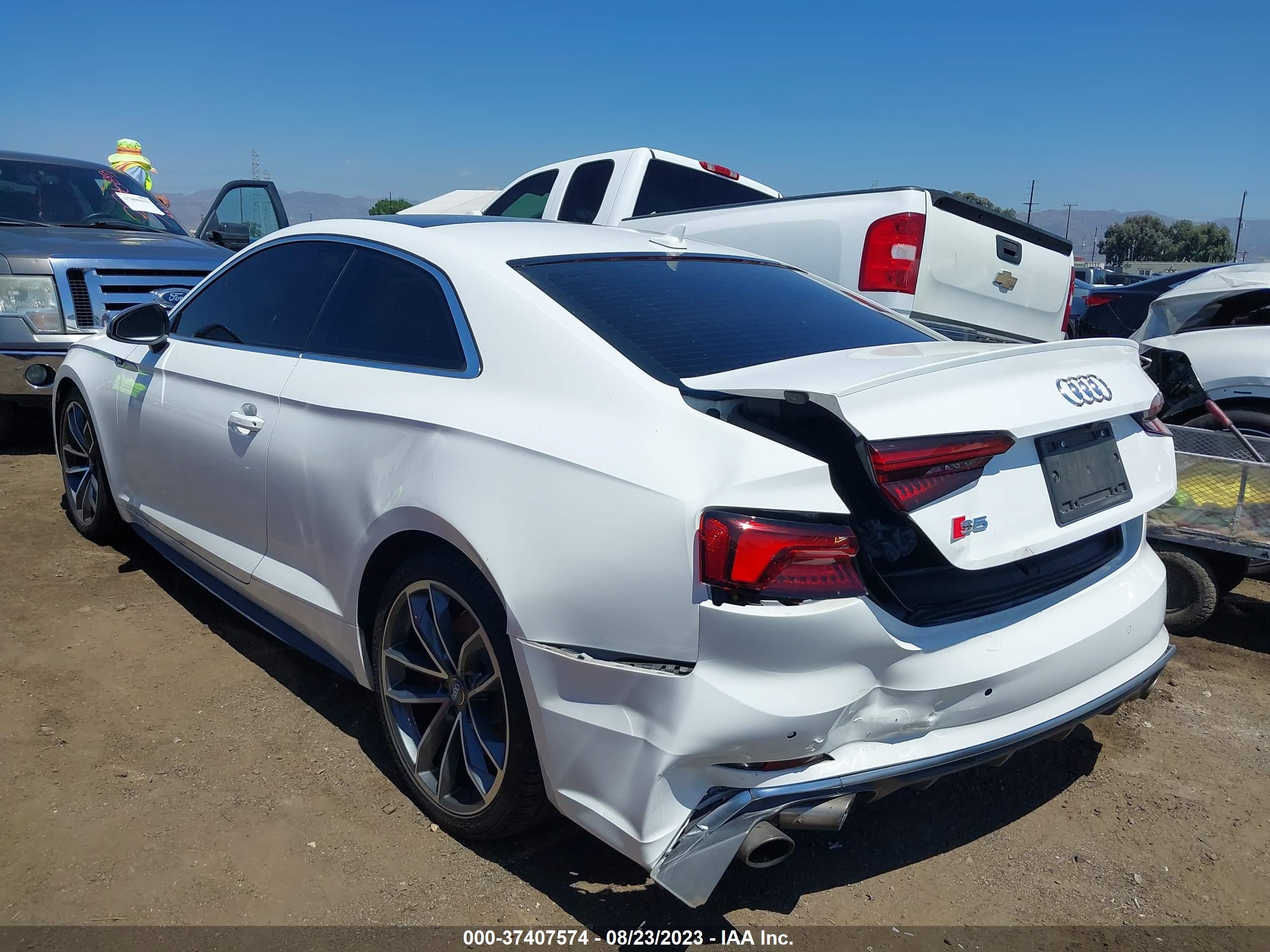 Photo 2 VIN: WAUP4AF55JA121627 - AUDI S5 