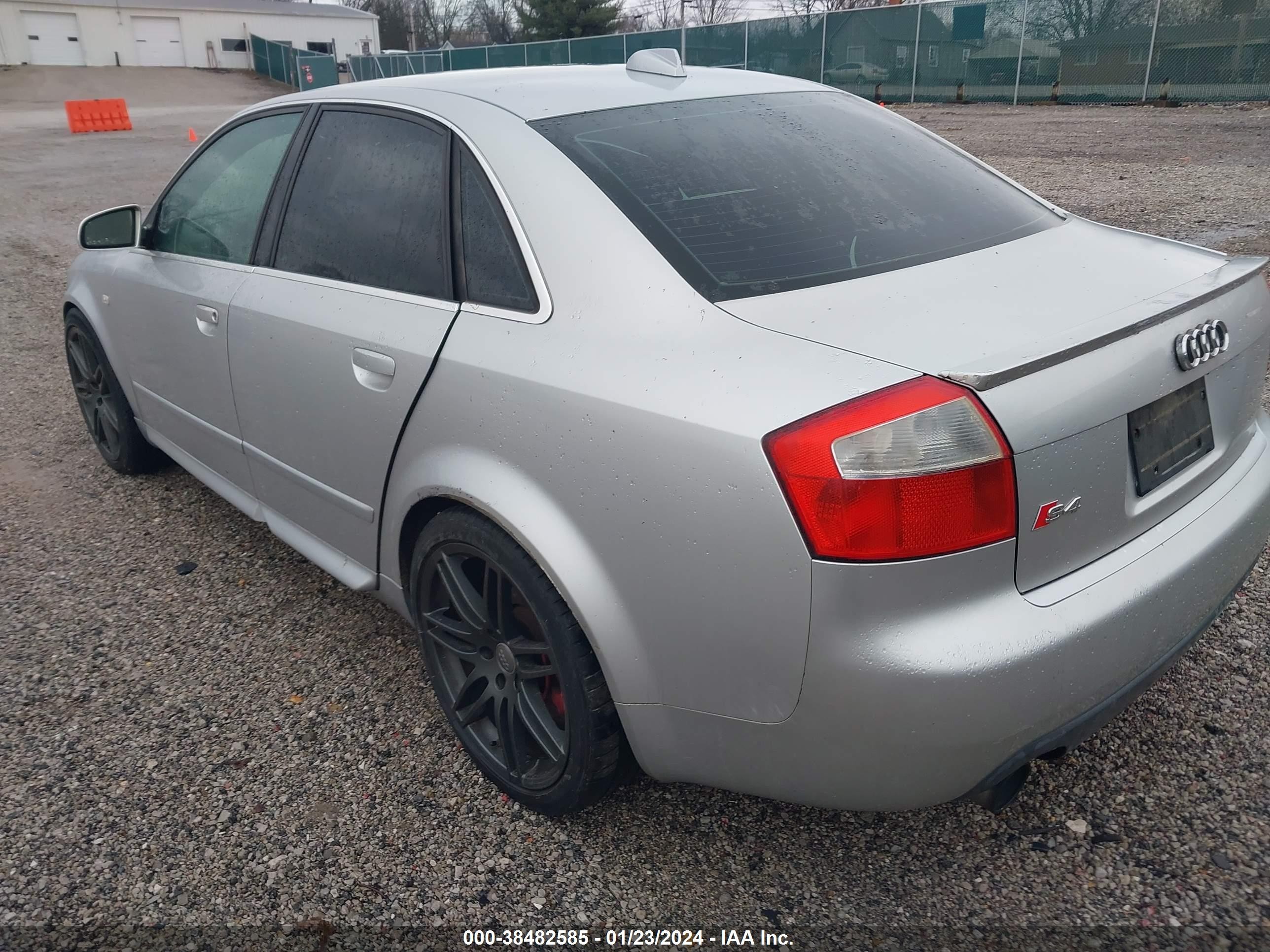 Photo 2 VIN: WAUPL68E34A064040 - AUDI S4 