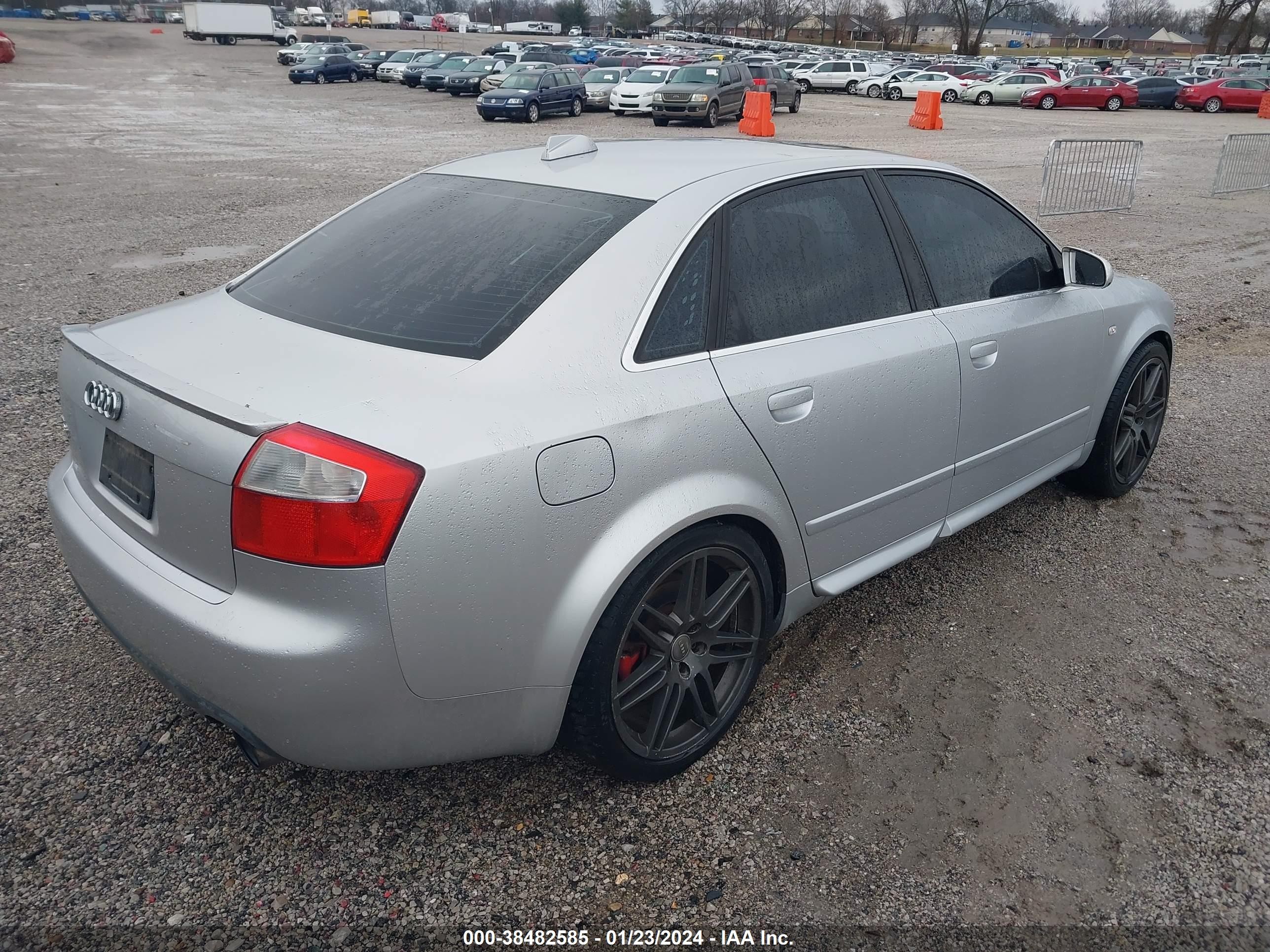 Photo 3 VIN: WAUPL68E34A064040 - AUDI S4 