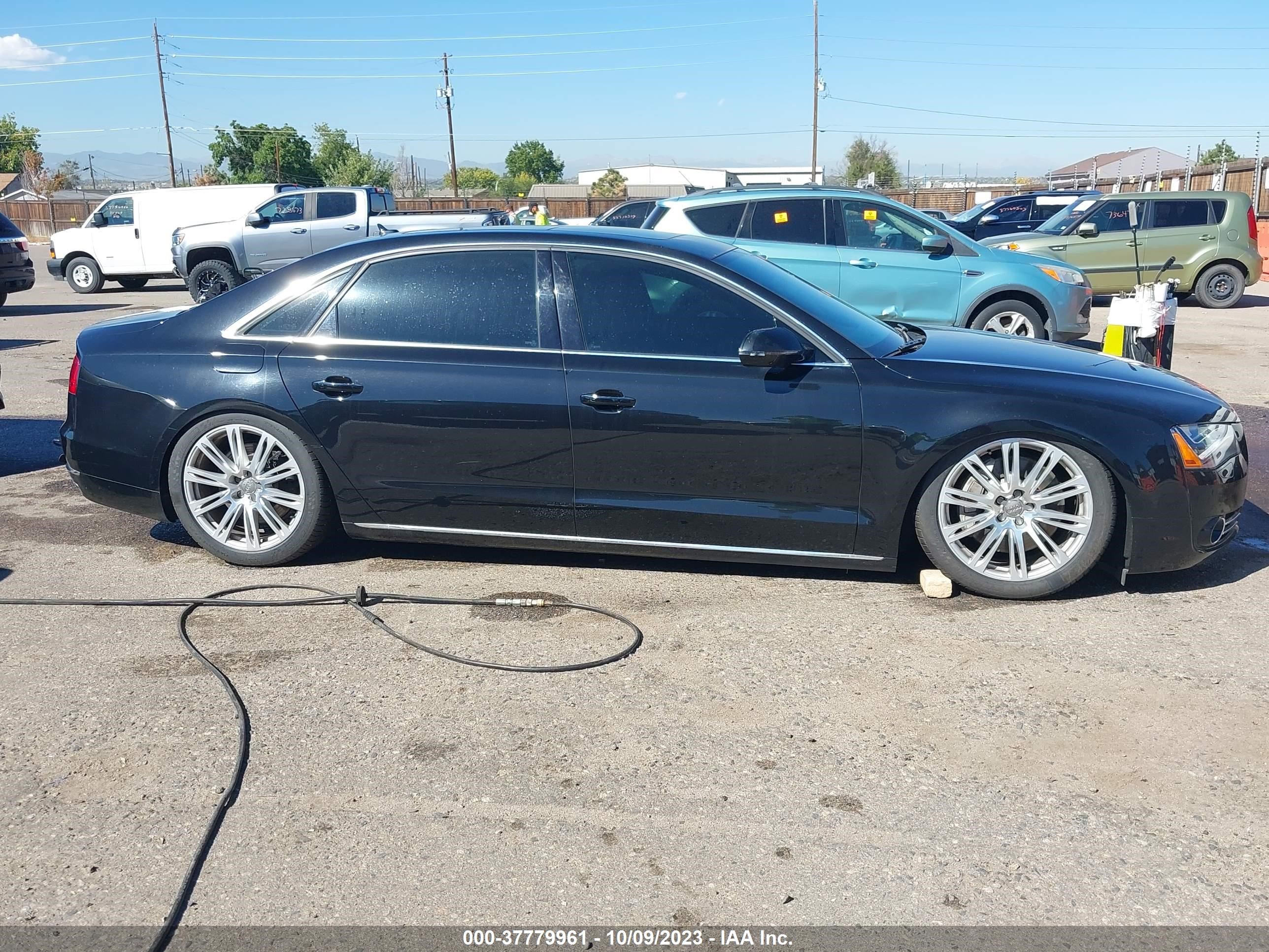 Photo 12 VIN: WAUR2AFD1DN010303 - AUDI A8 