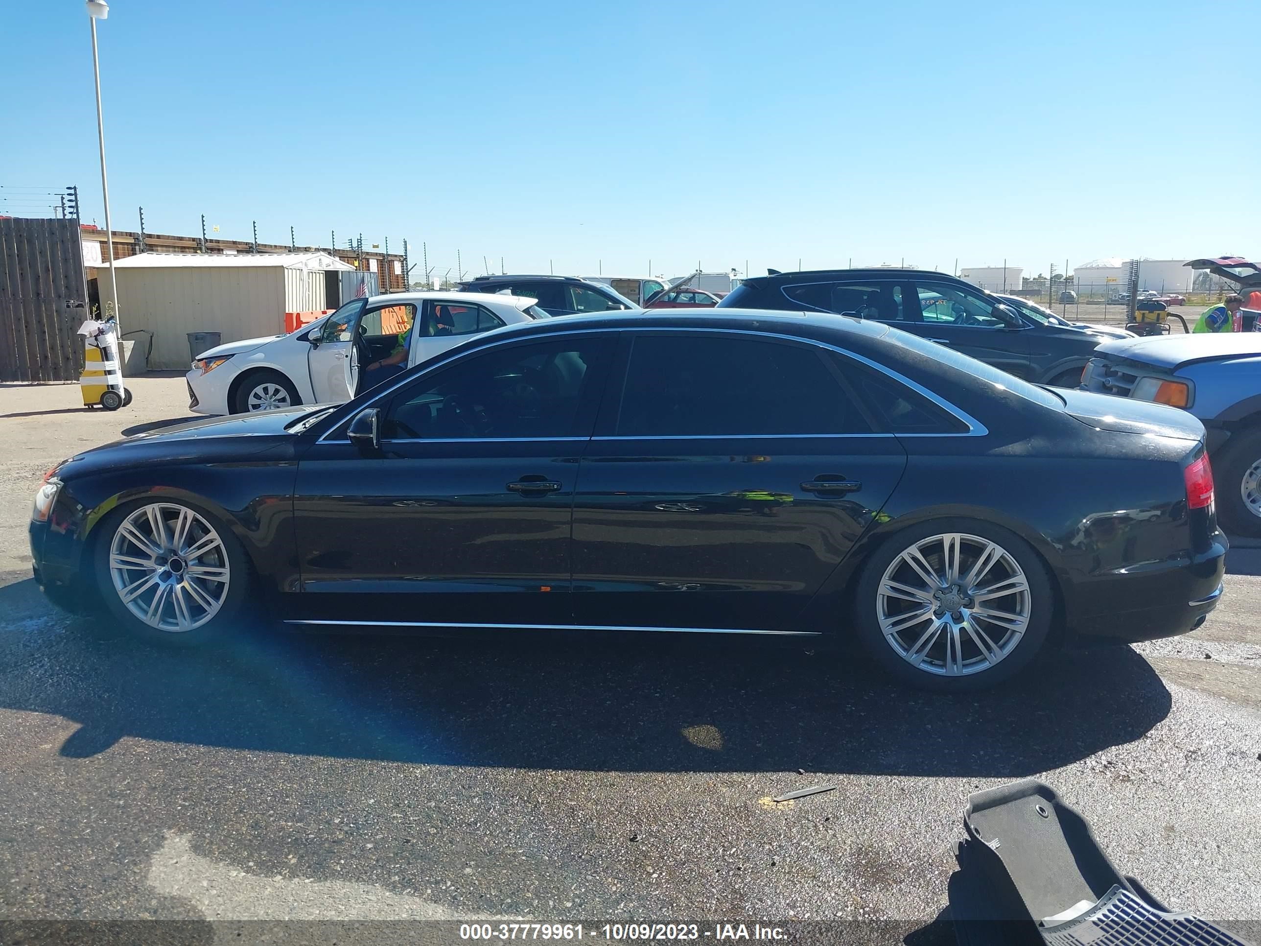 Photo 13 VIN: WAUR2AFD1DN010303 - AUDI A8 