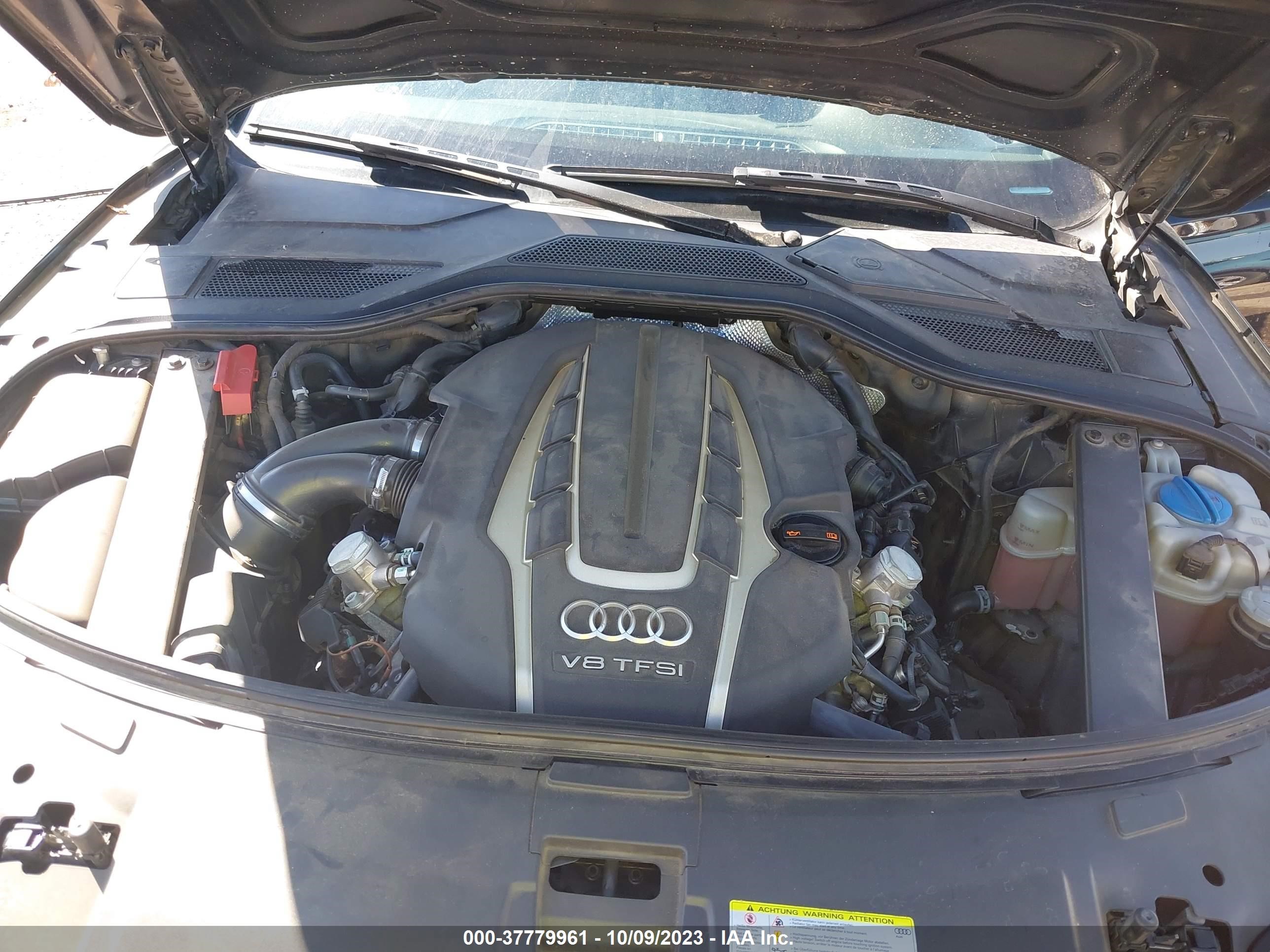 Photo 9 VIN: WAUR2AFD1DN010303 - AUDI A8 