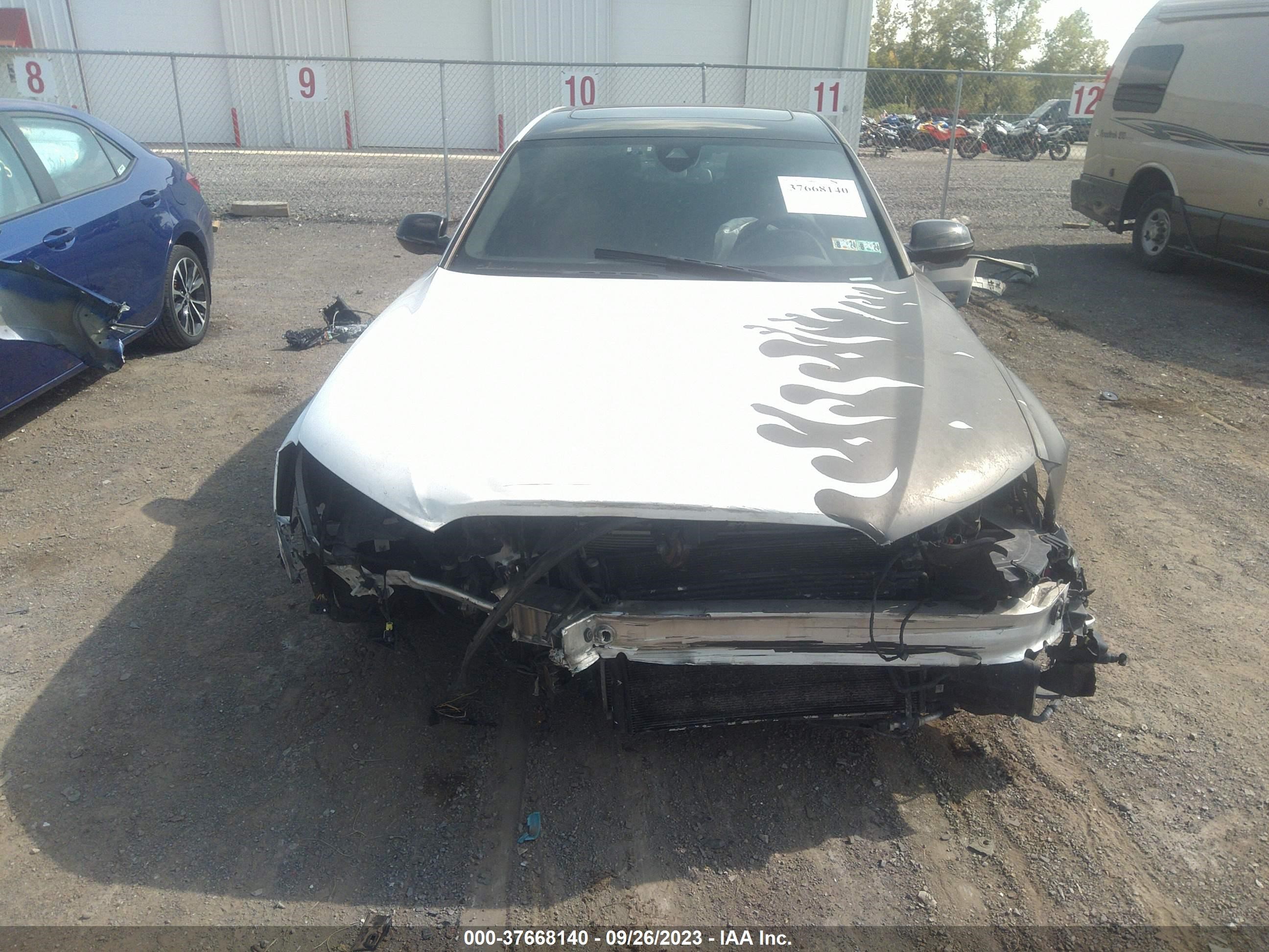 Photo 11 VIN: WAUR2AFD9EN013855 - AUDI A8 