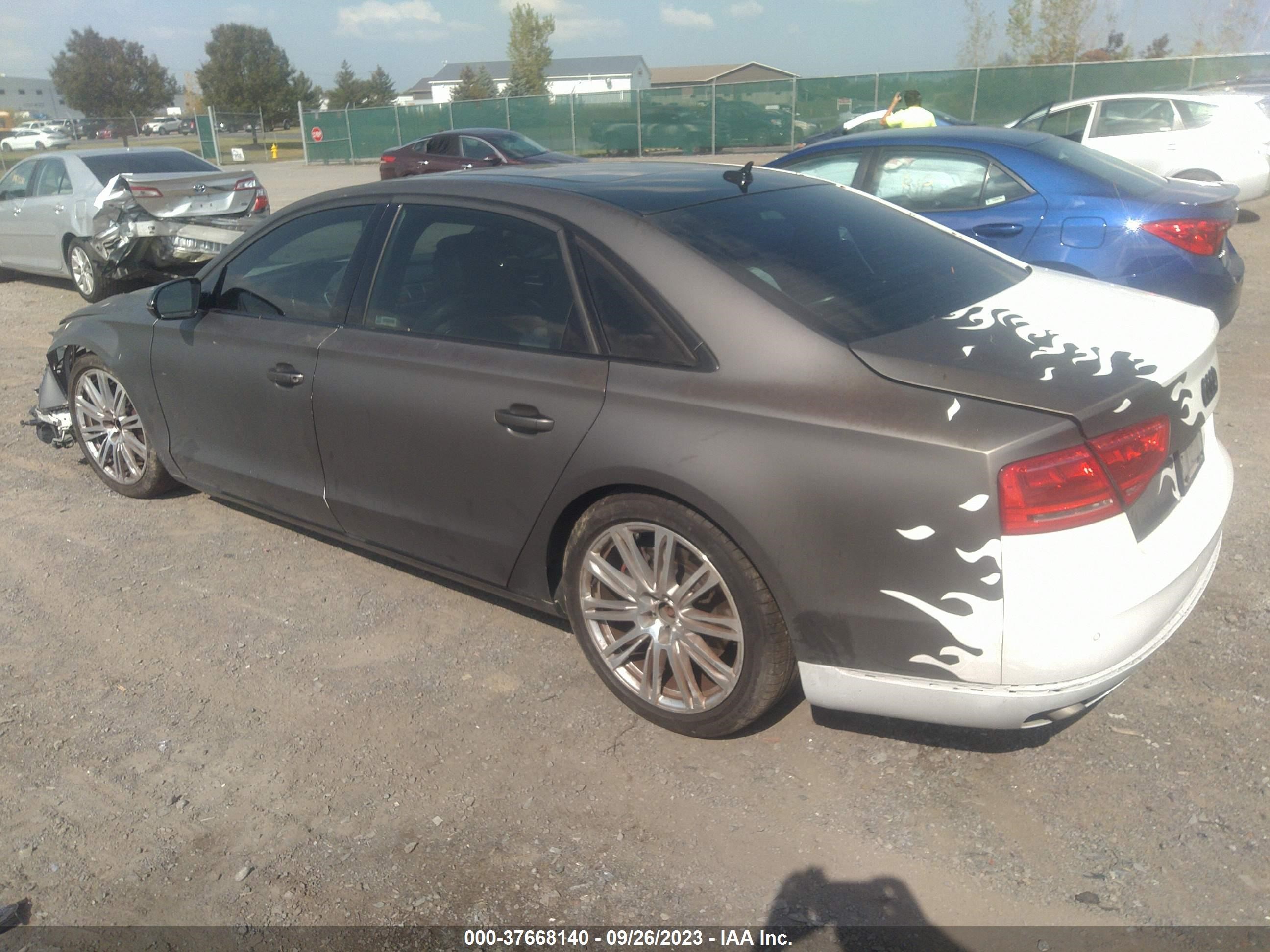 Photo 2 VIN: WAUR2AFD9EN013855 - AUDI A8 