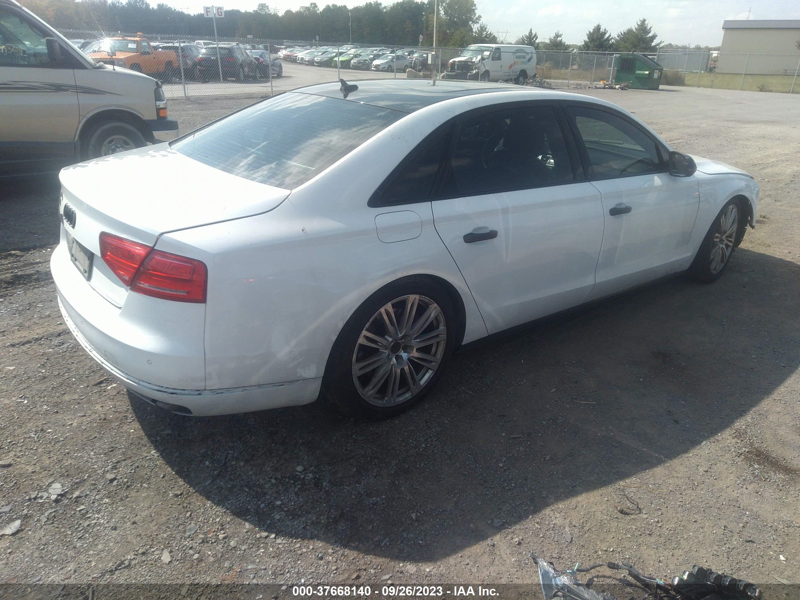 Photo 3 VIN: WAUR2AFD9EN013855 - AUDI A8 