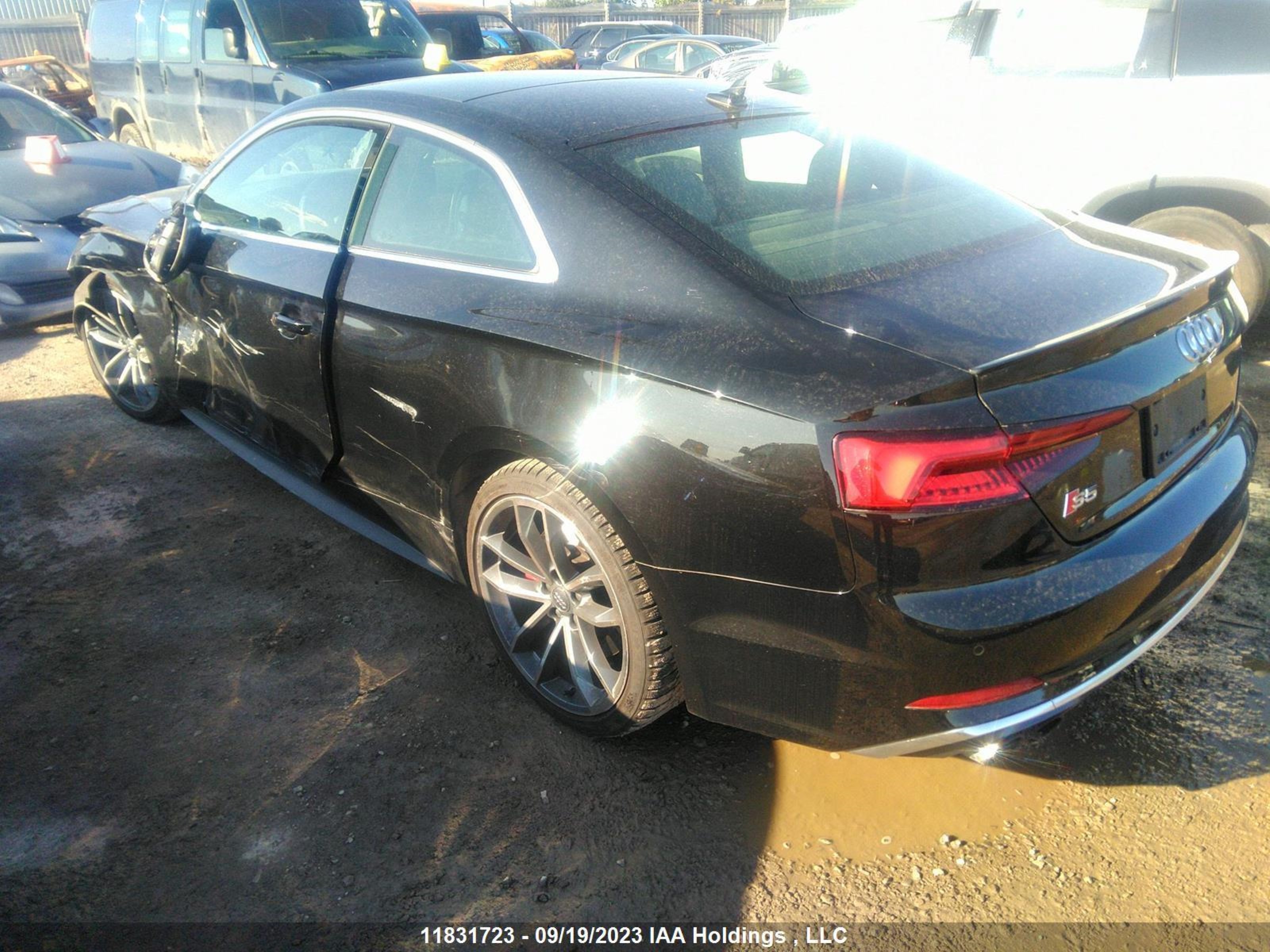 Photo 2 VIN: WAUR4AF59JA019546 - AUDI S5 