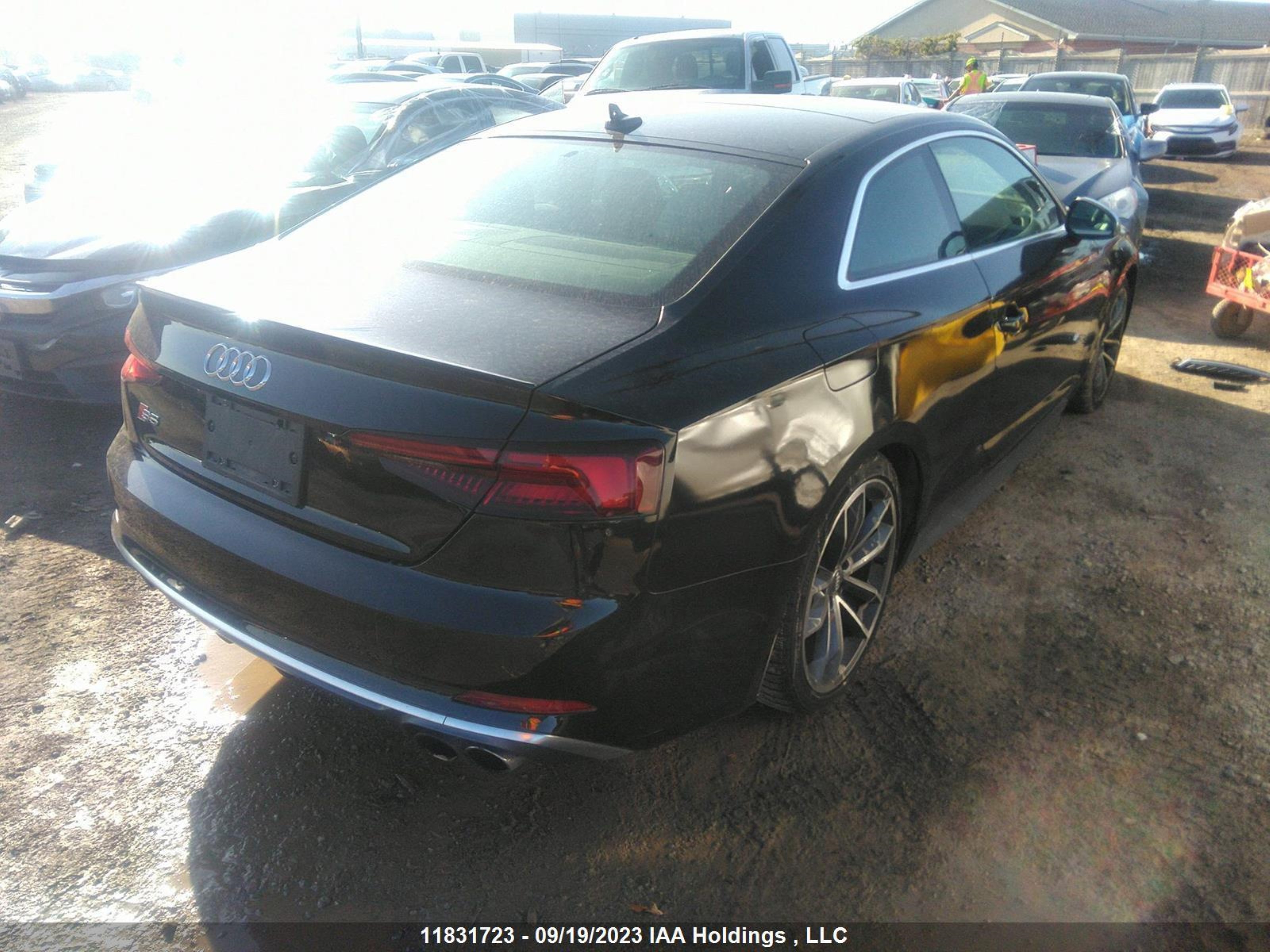 Photo 3 VIN: WAUR4AF59JA019546 - AUDI S5 