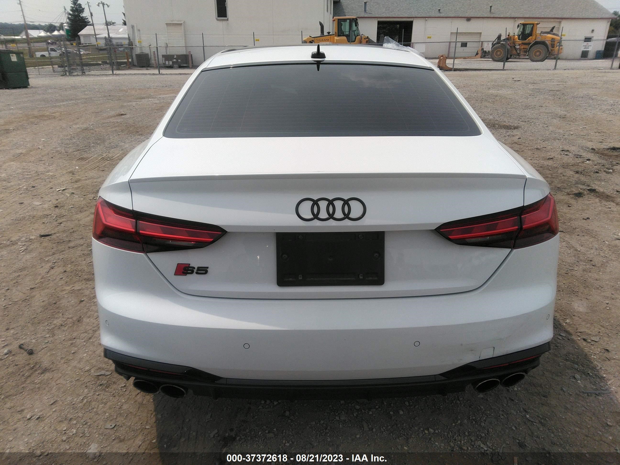 Photo 15 VIN: WAUR4AF59MA063261 - AUDI S5 