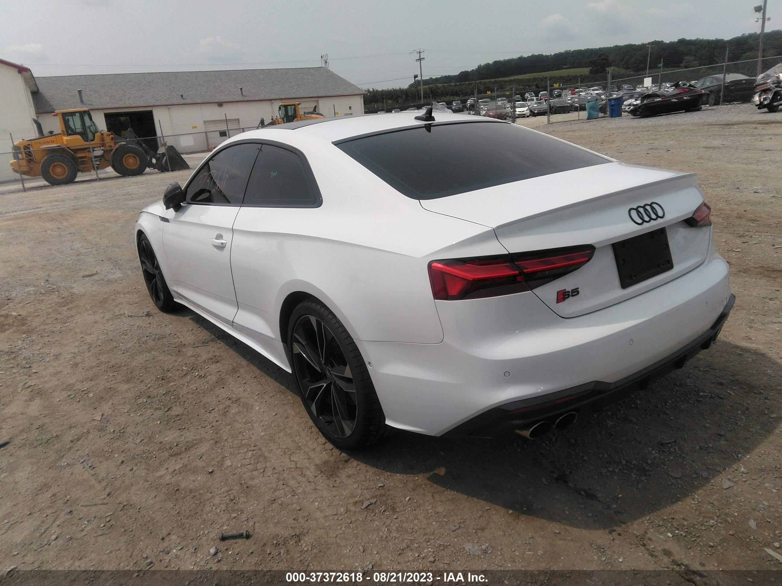 Photo 2 VIN: WAUR4AF59MA063261 - AUDI S5 