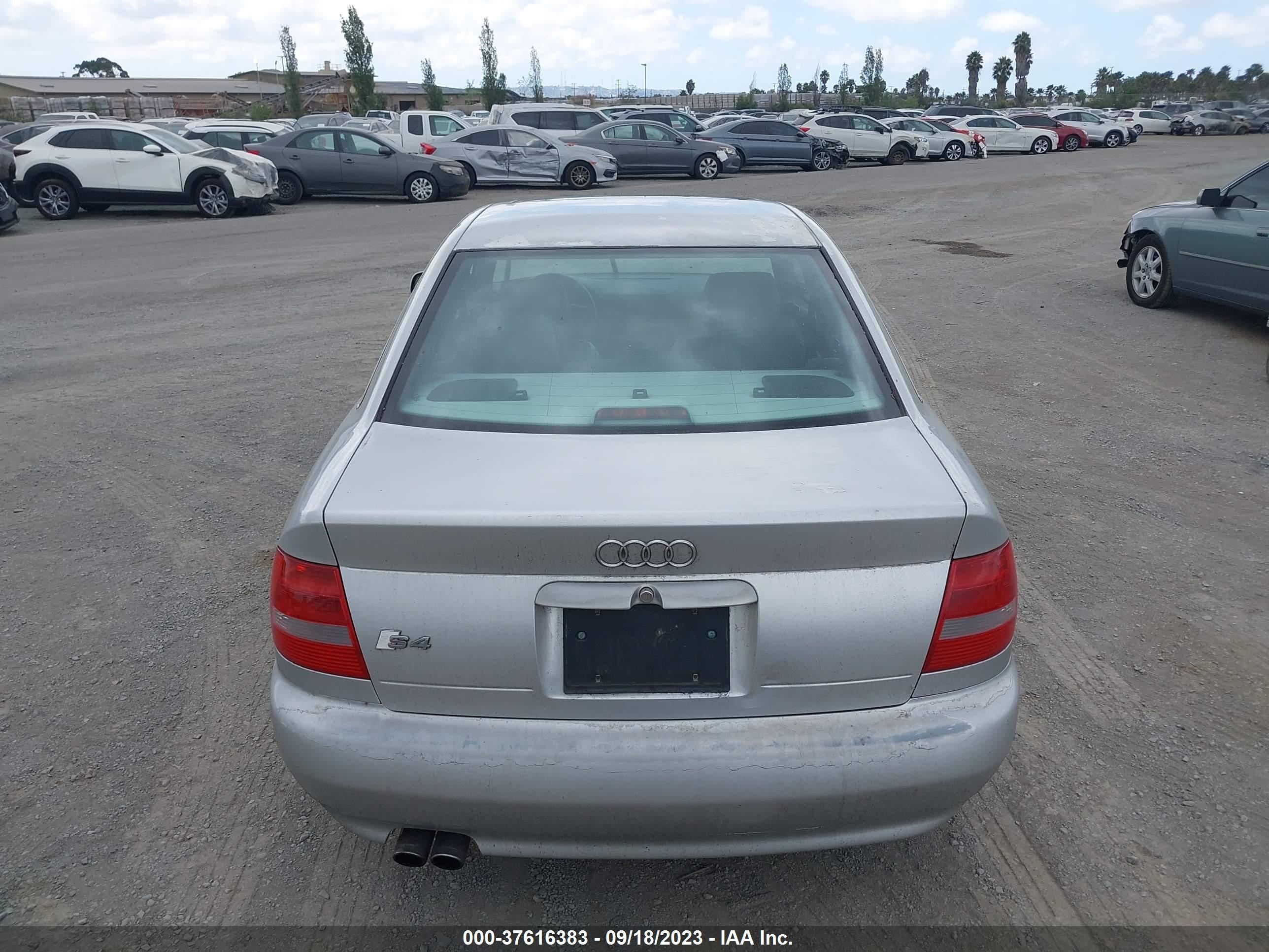 Photo 11 VIN: WAURD68D72A001002 - AUDI S4 