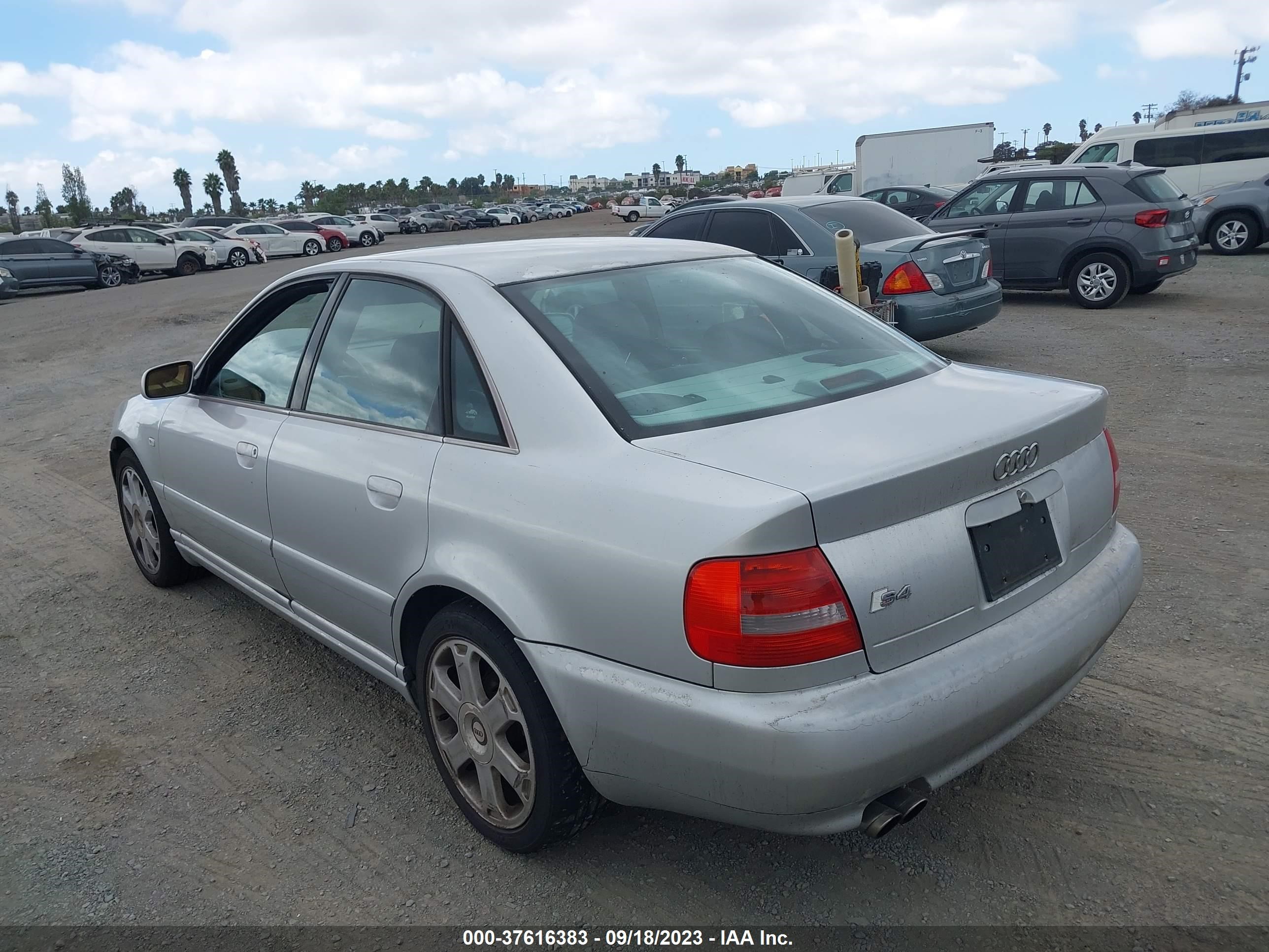 Photo 2 VIN: WAURD68D72A001002 - AUDI S4 