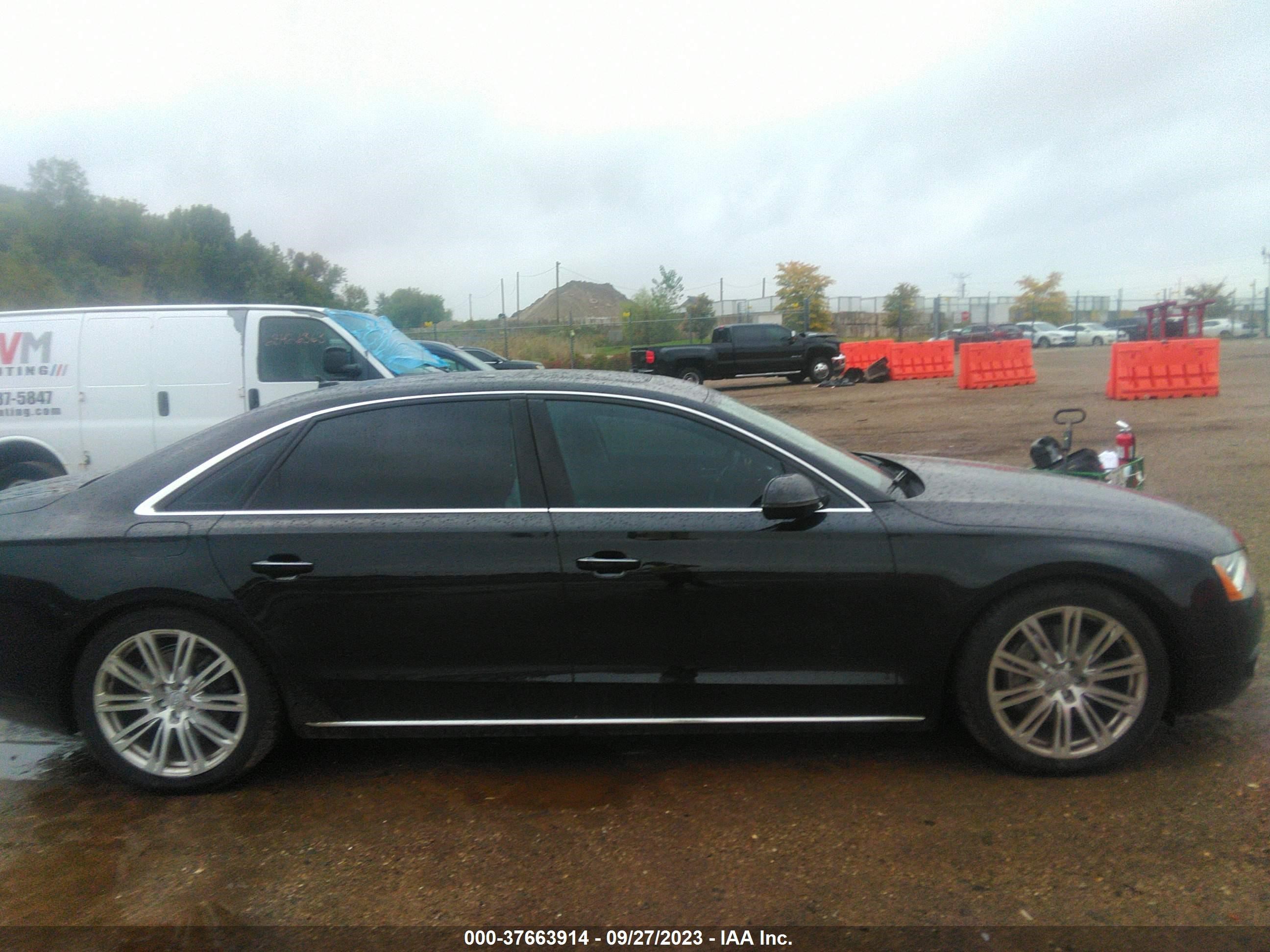 Photo 12 VIN: WAURGAFD9DN031725 - AUDI A8 