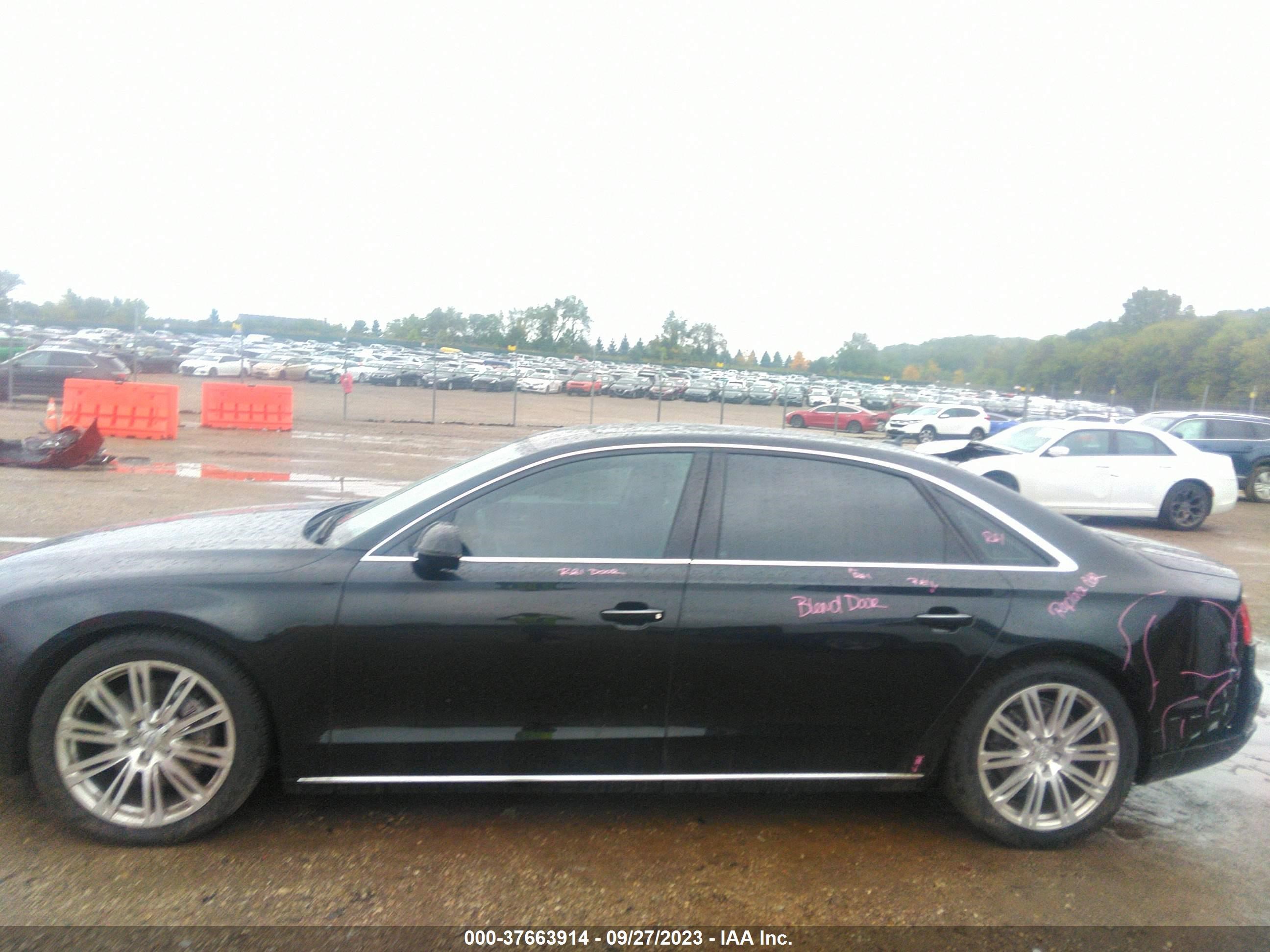 Photo 13 VIN: WAURGAFD9DN031725 - AUDI A8 