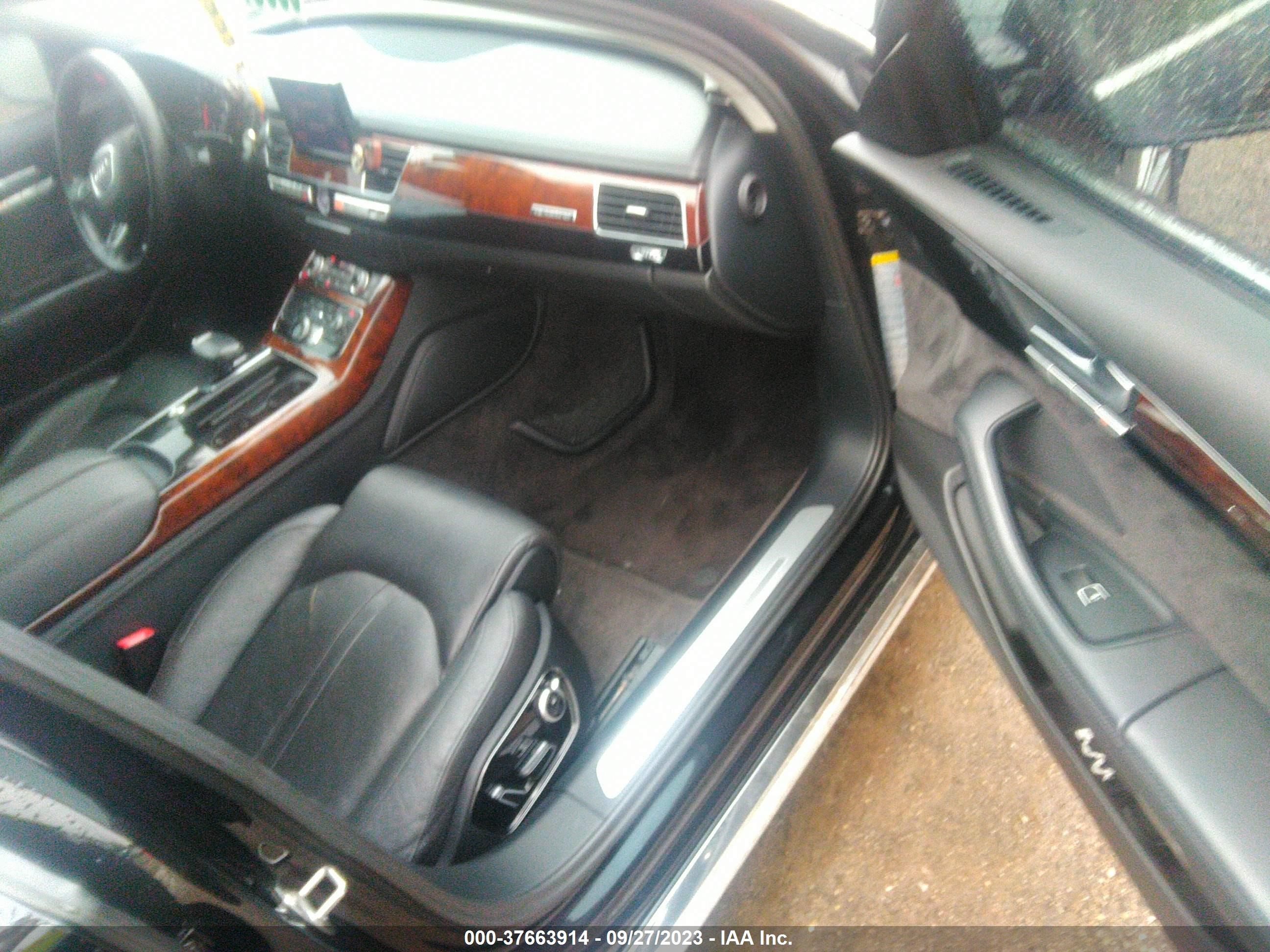 Photo 4 VIN: WAURGAFD9DN031725 - AUDI A8 