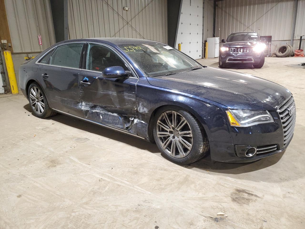 Photo 3 VIN: WAURVAFD0BN025542 - AUDI A8 