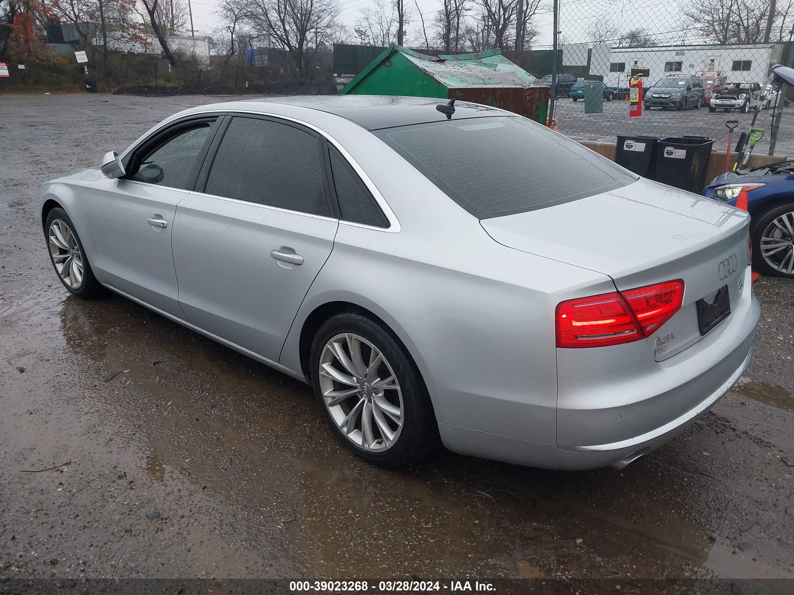 Photo 2 VIN: WAURVAFD3CN003908 - AUDI A8 