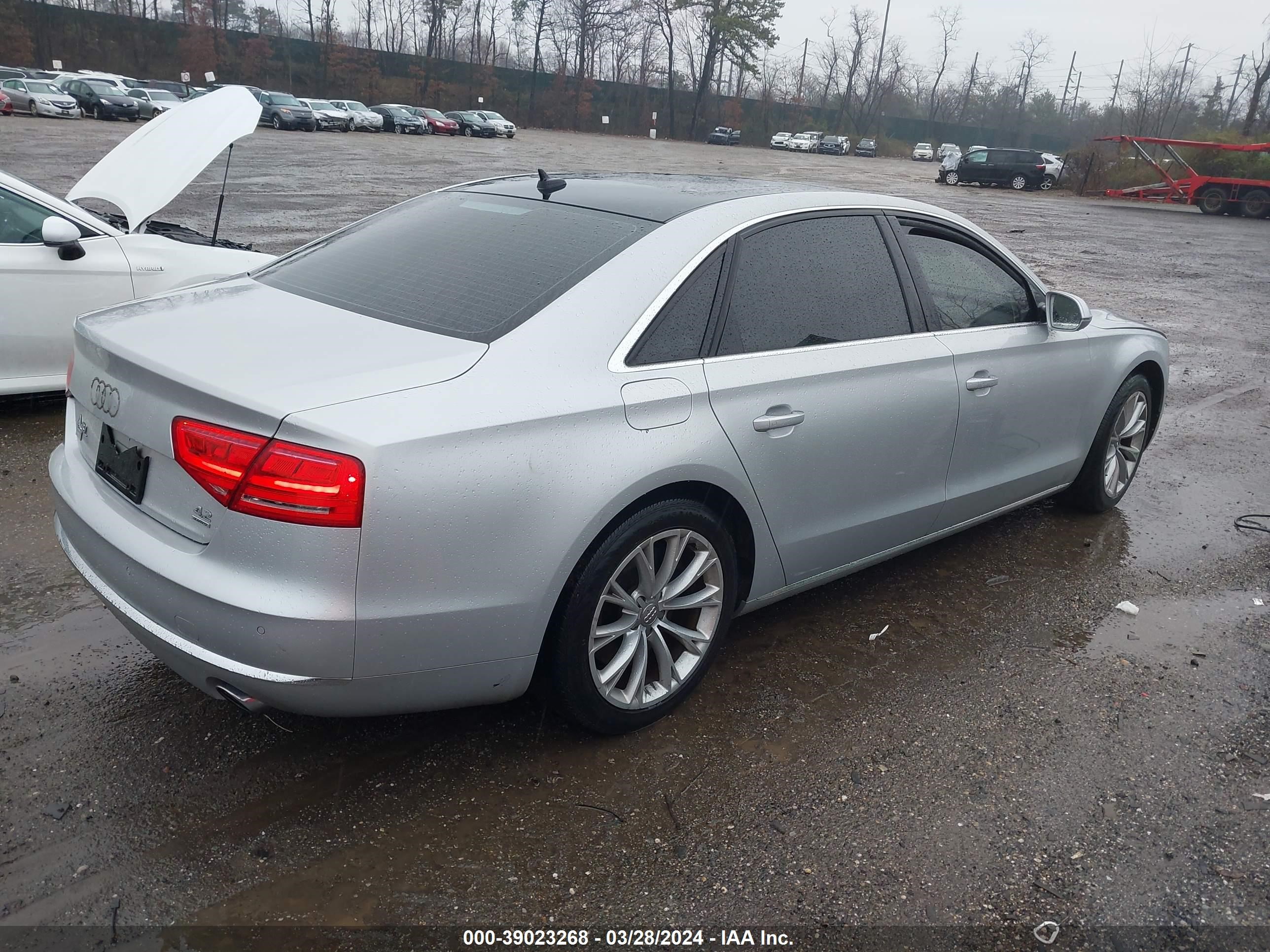 Photo 3 VIN: WAURVAFD3CN003908 - AUDI A8 