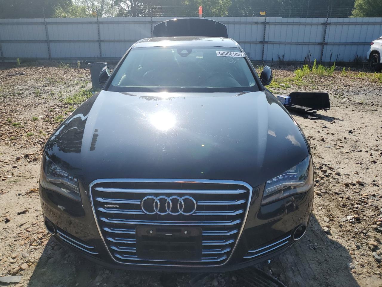 Photo 4 VIN: WAURVAFD3CN010843 - AUDI A8 