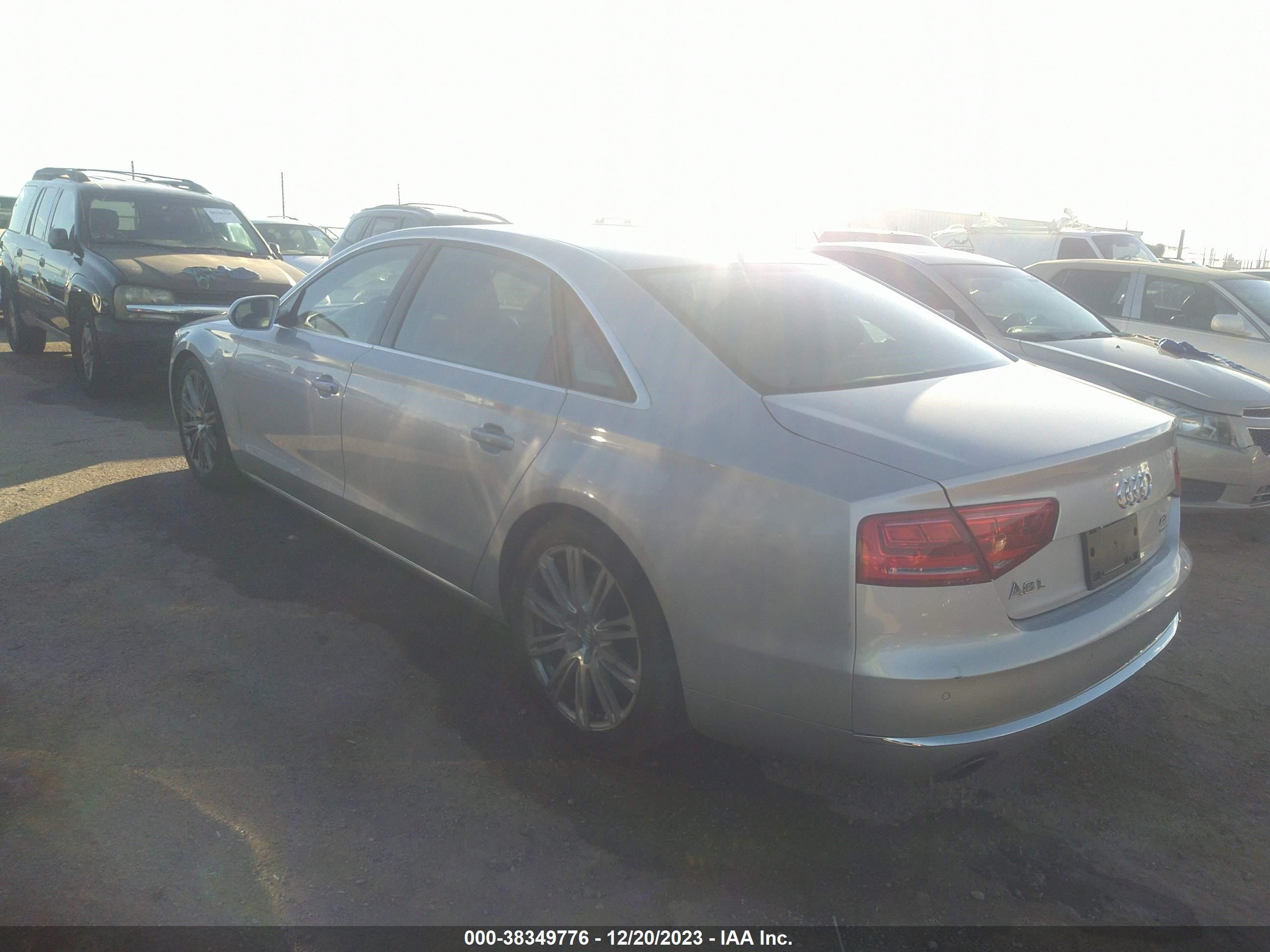 Photo 2 VIN: WAURVAFDXCN020687 - AUDI A8 