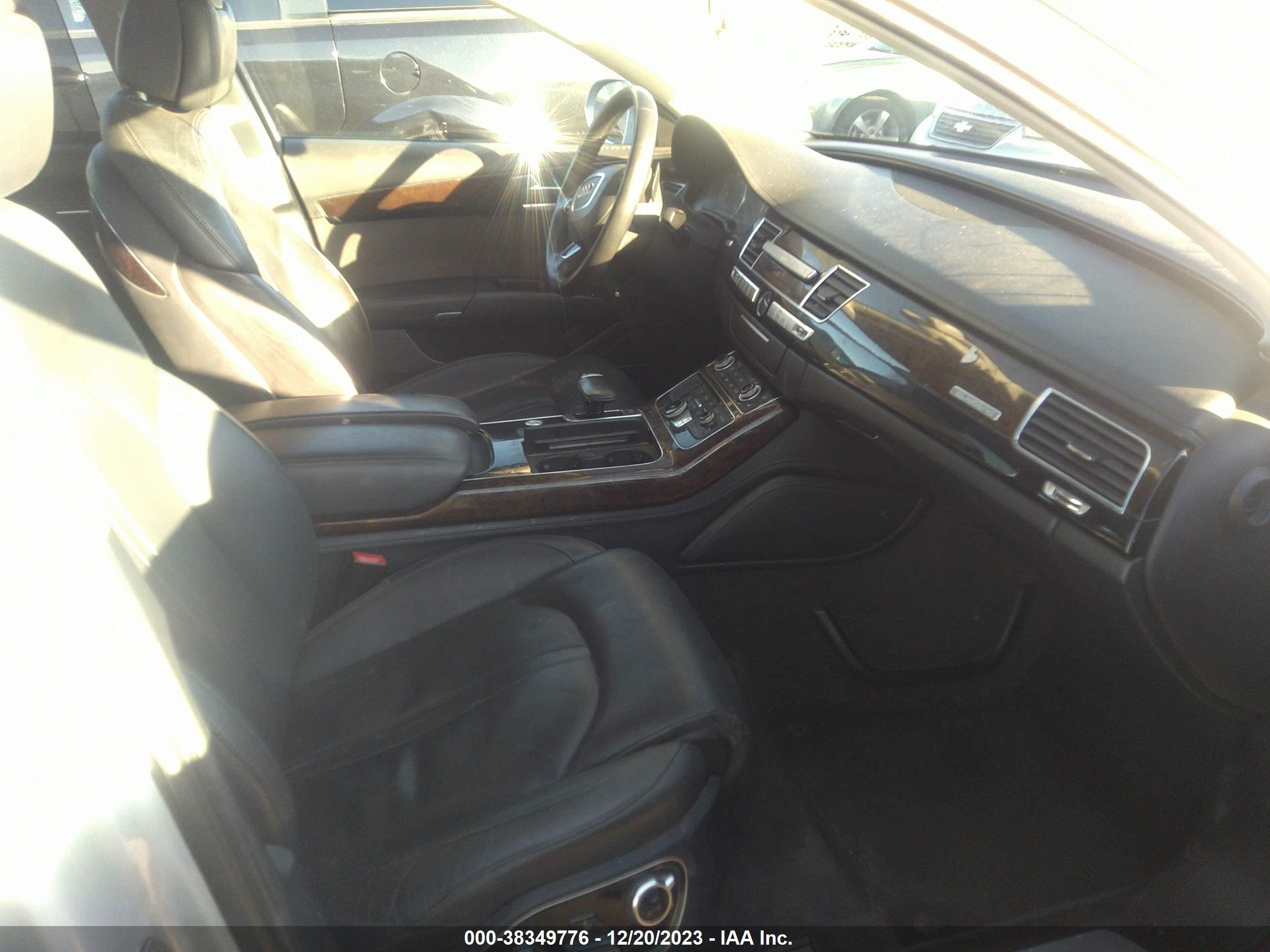 Photo 4 VIN: WAURVAFDXCN020687 - AUDI A8 