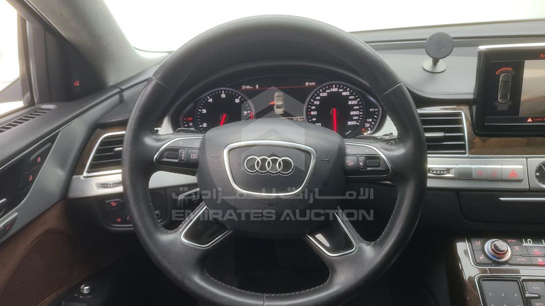 Photo 26 VIN: WAURVB4H6DN000417 - AUDI A8 