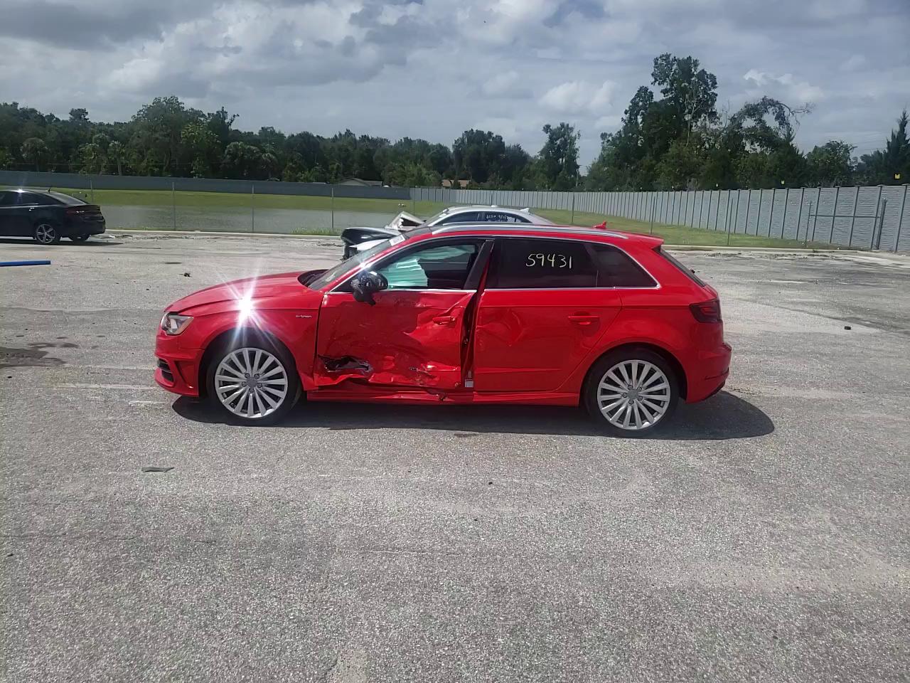 Photo 10 VIN: WAUSPBFF4GA066449 - AUDI A3 