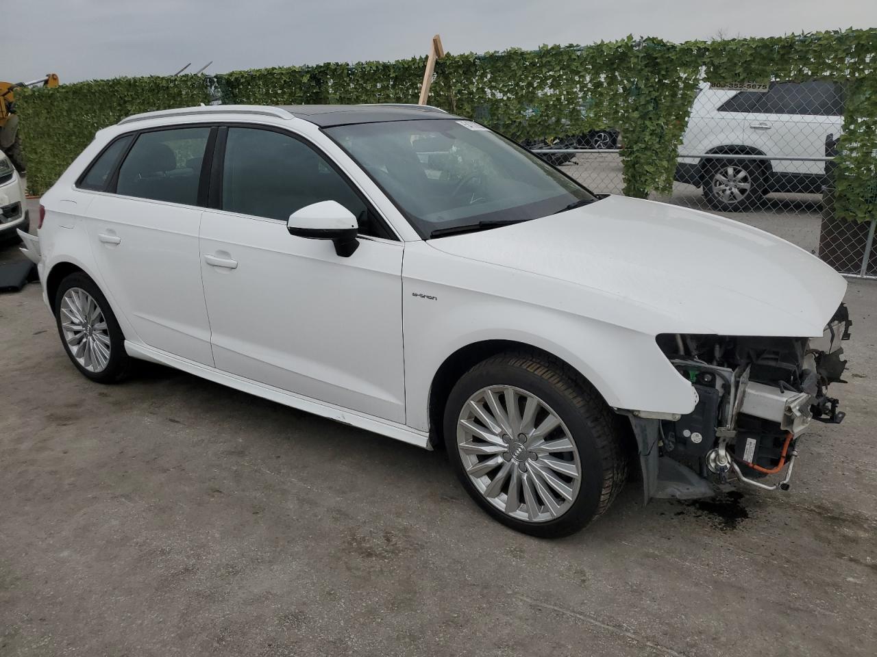 Photo 3 VIN: WAUTPBFF2GA078880 - AUDI A3 