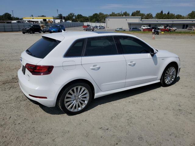 Photo 2 VIN: WAUTPBFF2GA164268 - AUDI A3 E-TRON 