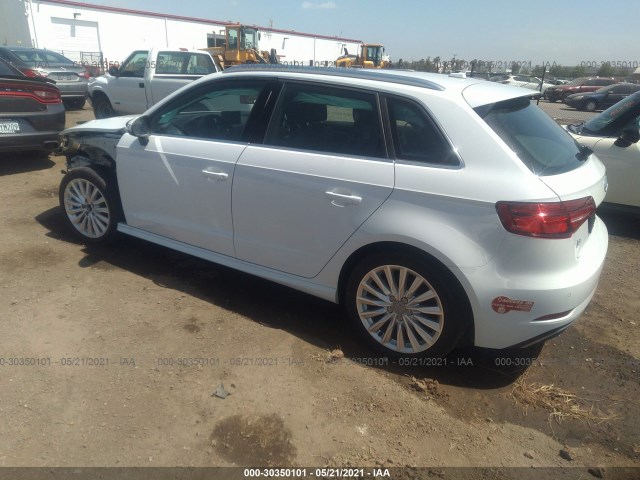 Photo 2 VIN: WAUTPBFF3HA064777 - AUDI A3 