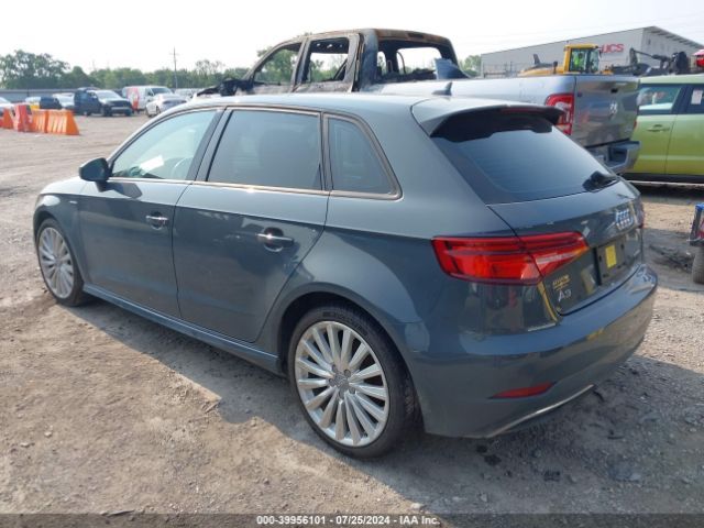 Photo 2 VIN: WAUUPBFF0HA082920 - AUDI A3 