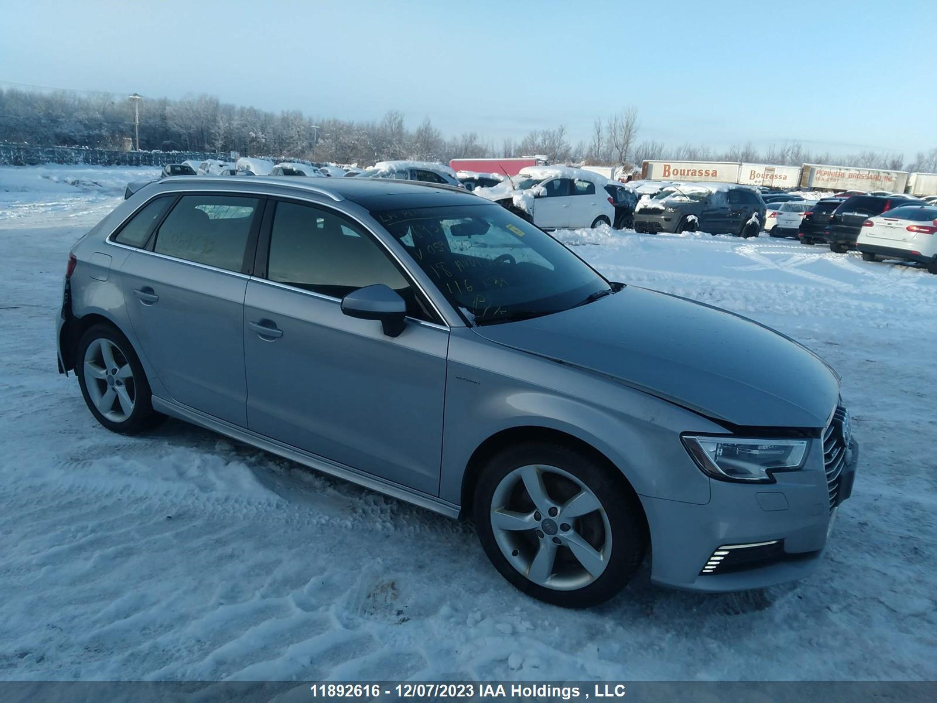 Photo 0 VIN: WAUUPBFF2JA059032 - AUDI A3 