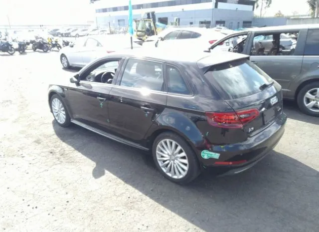 Photo 2 VIN: WAUUPBFF8GA088317 - AUDI A3 E-TRON 