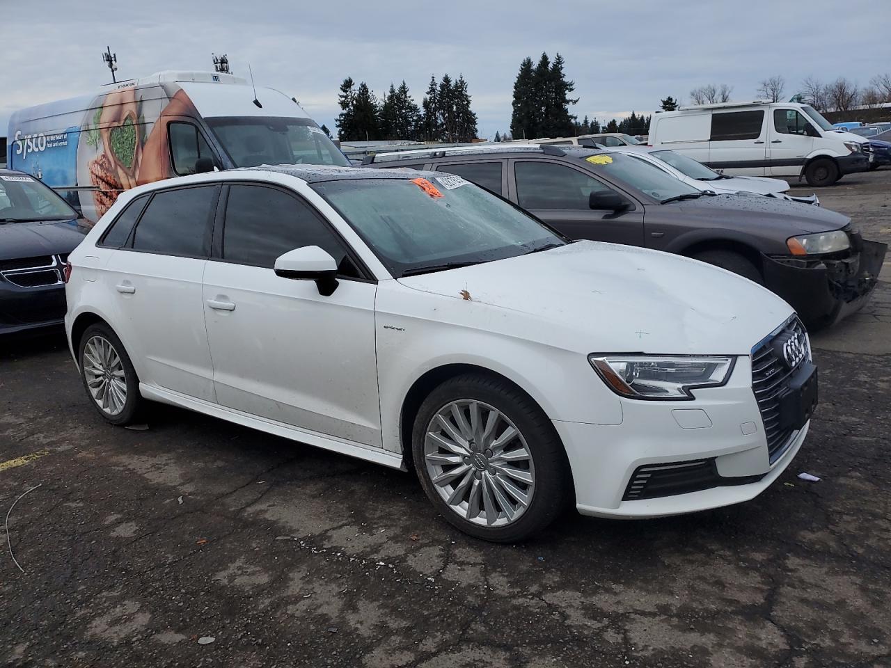 Photo 3 VIN: WAUUPBFFXJA063149 - AUDI A3 