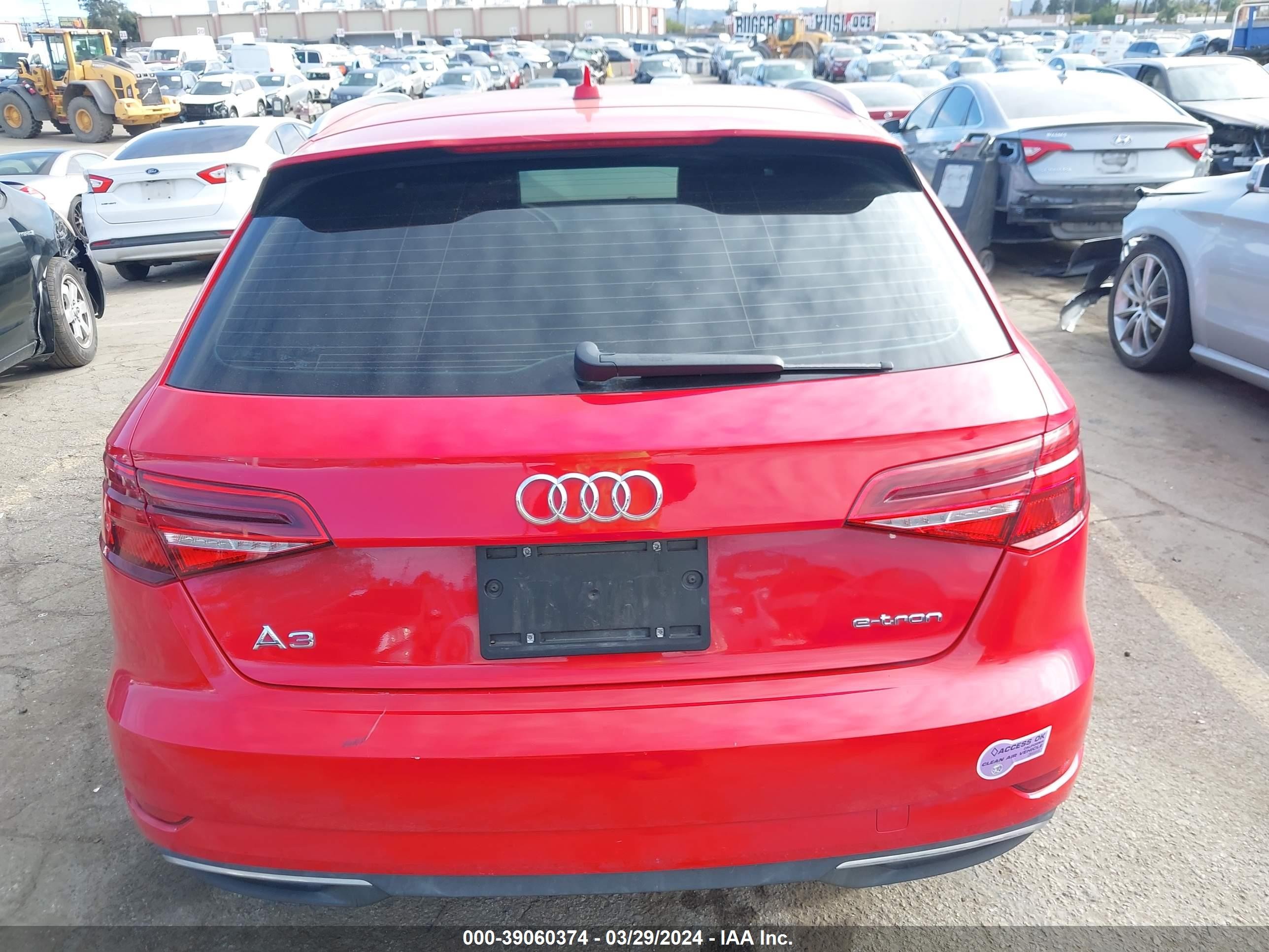 Photo 16 VIN: WAUUPBFFXJA071364 - AUDI A3 