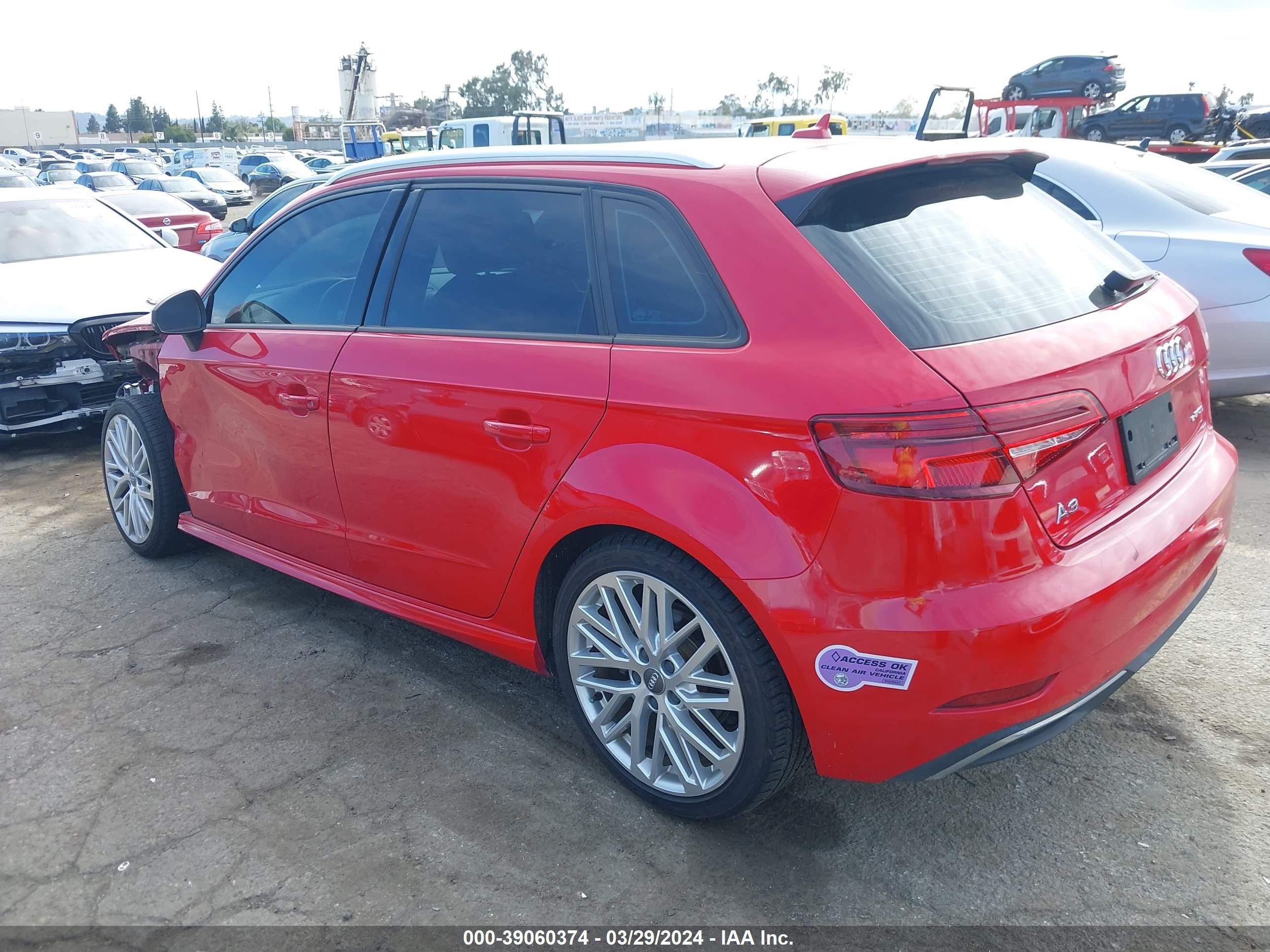 Photo 2 VIN: WAUUPBFFXJA071364 - AUDI A3 