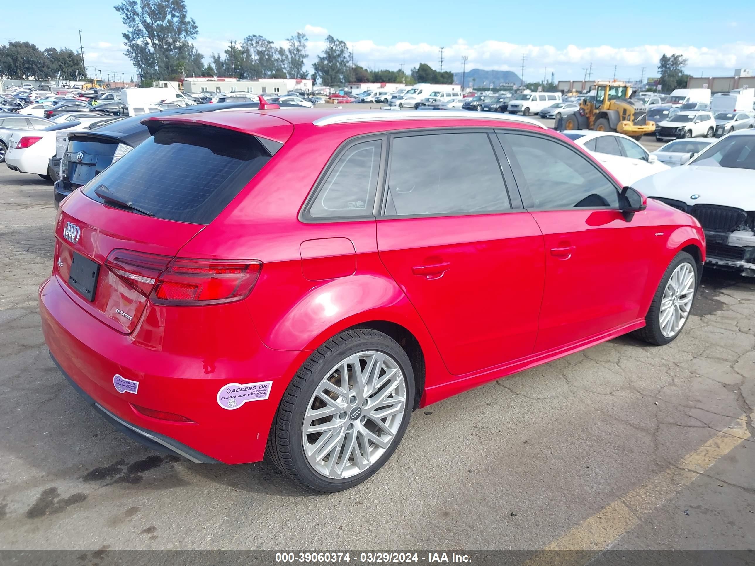 Photo 3 VIN: WAUUPBFFXJA071364 - AUDI A3 