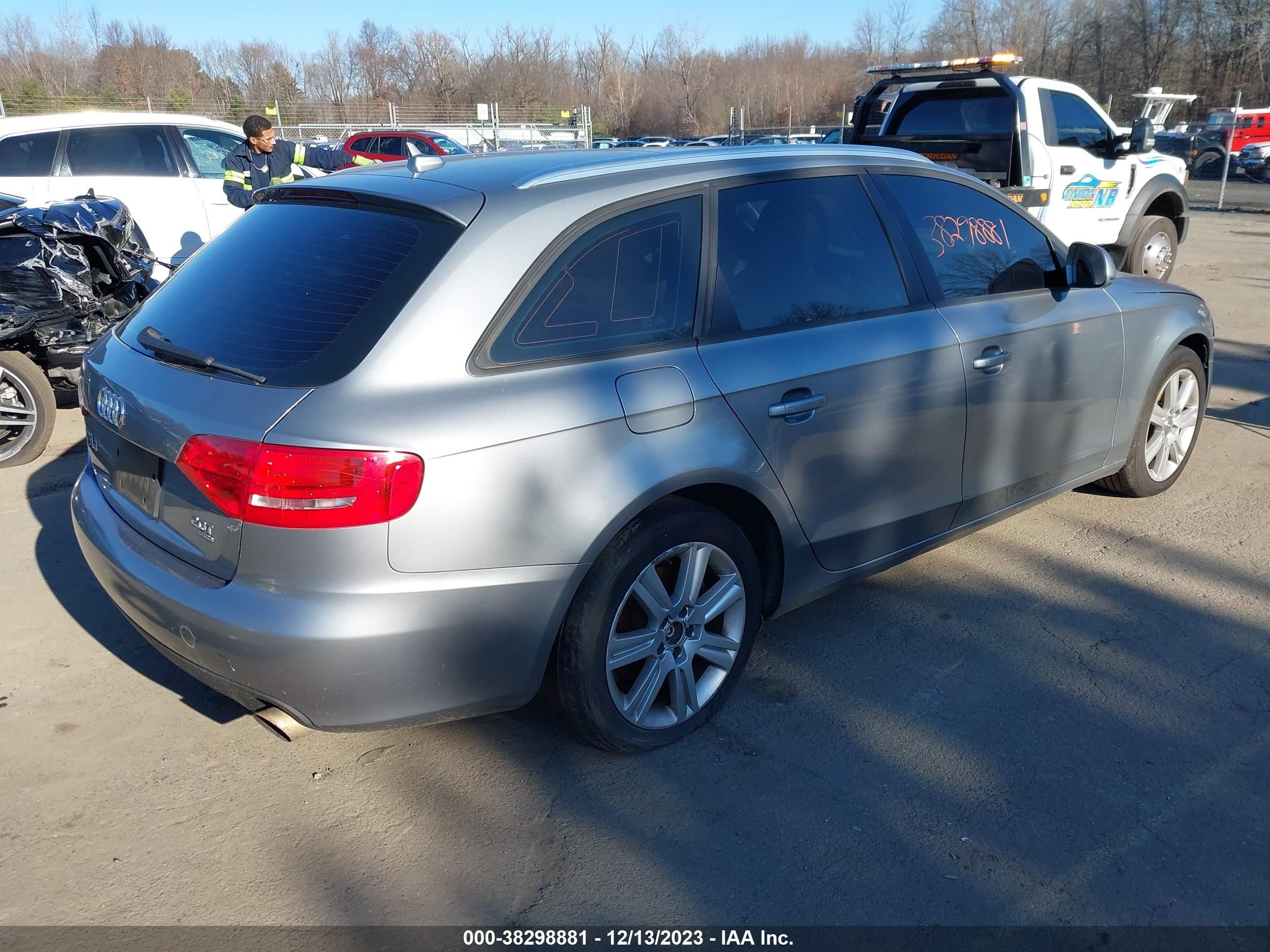 Photo 3 VIN: WAUVF78KX9A218213 - AUDI A4 