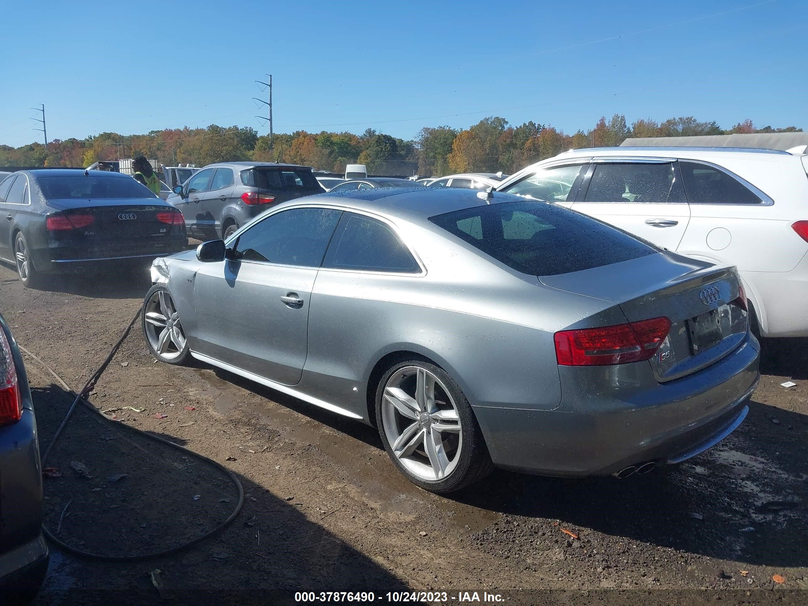 Photo 2 VIN: WAUVVAFRXAA004231 - AUDI S5 