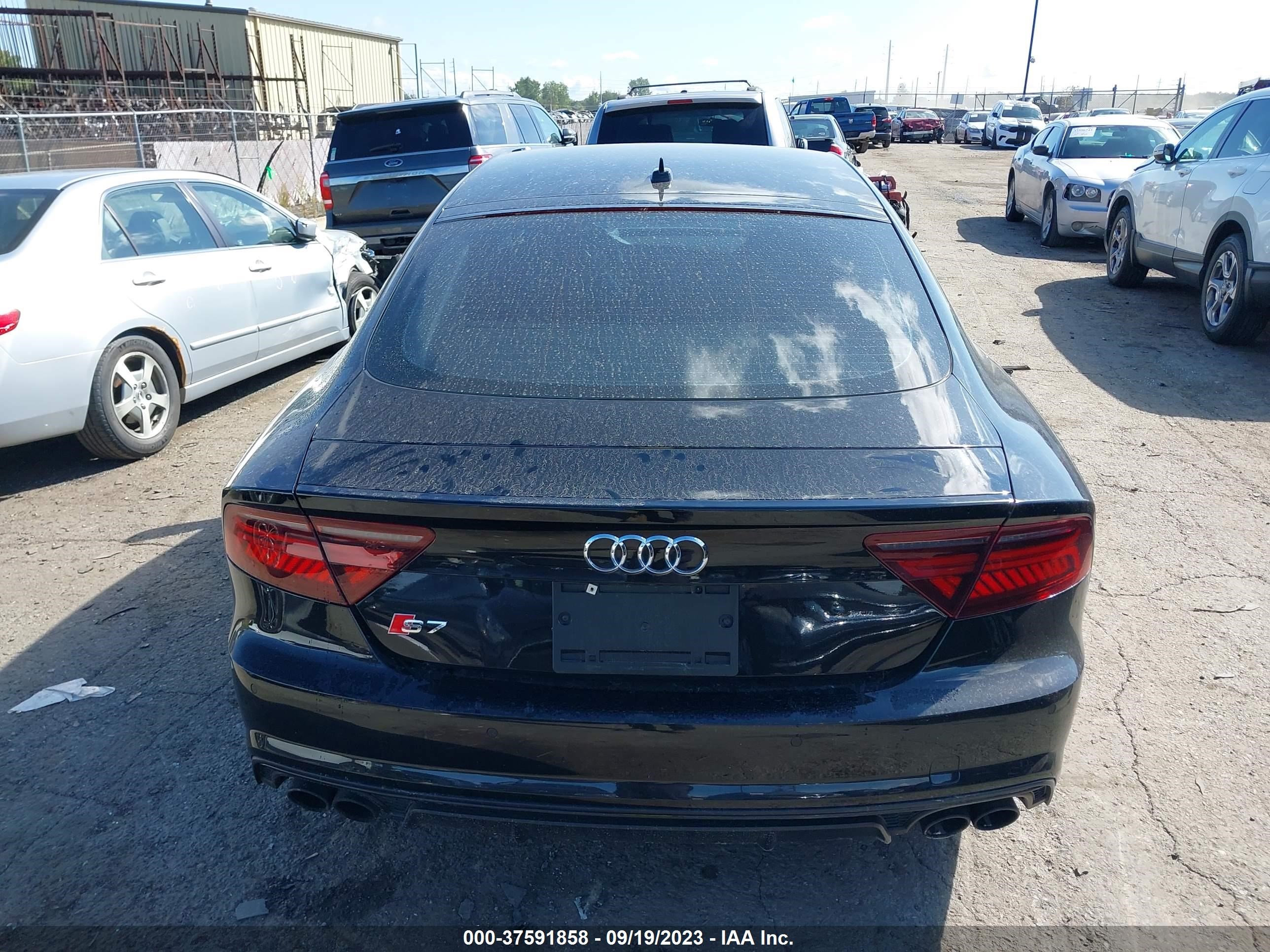 Photo 15 VIN: WAUW2AFC5GN129390 - AUDI S7 