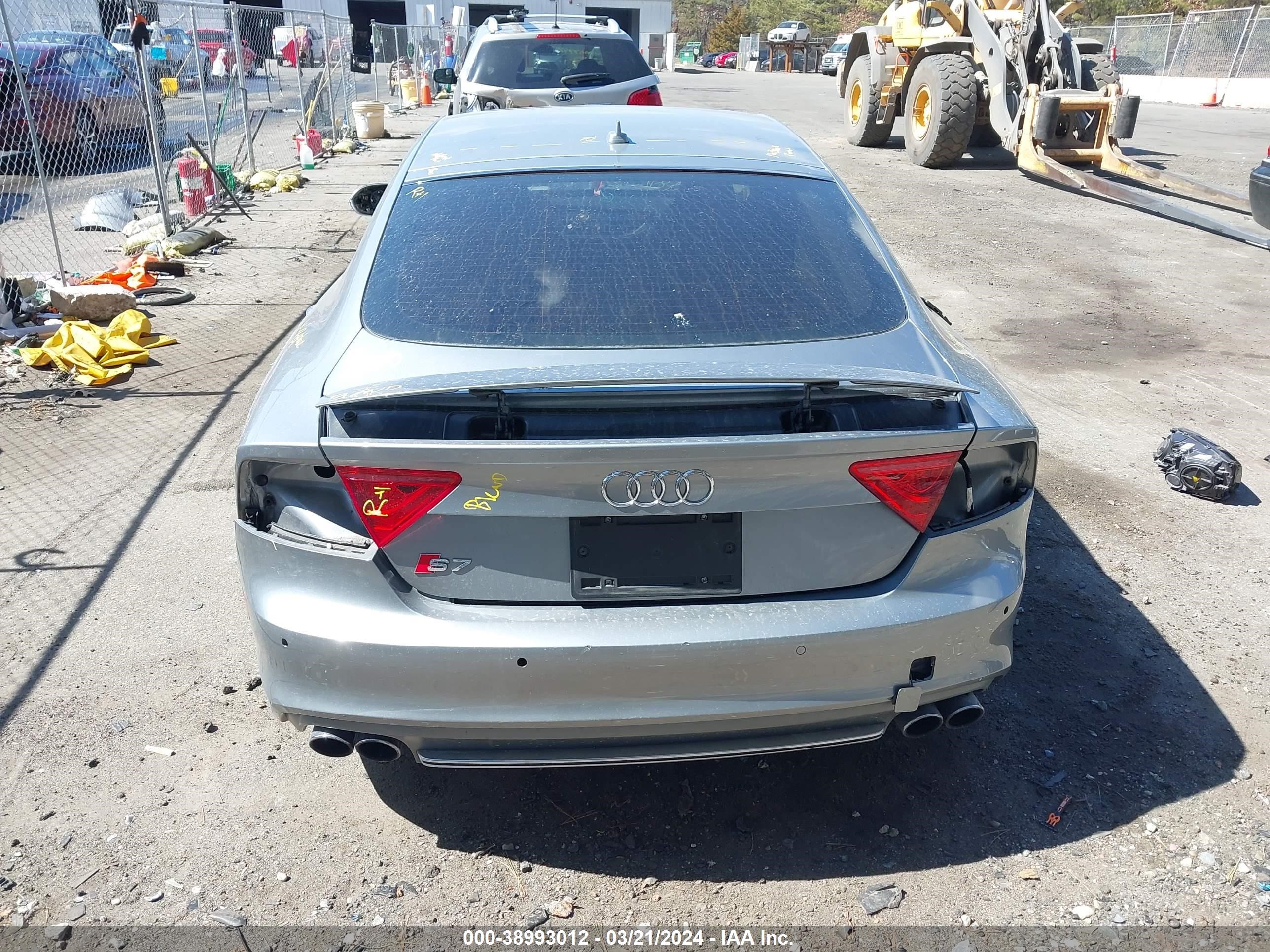 Photo 15 VIN: WAUW2AFC9EN065108 - AUDI S7 