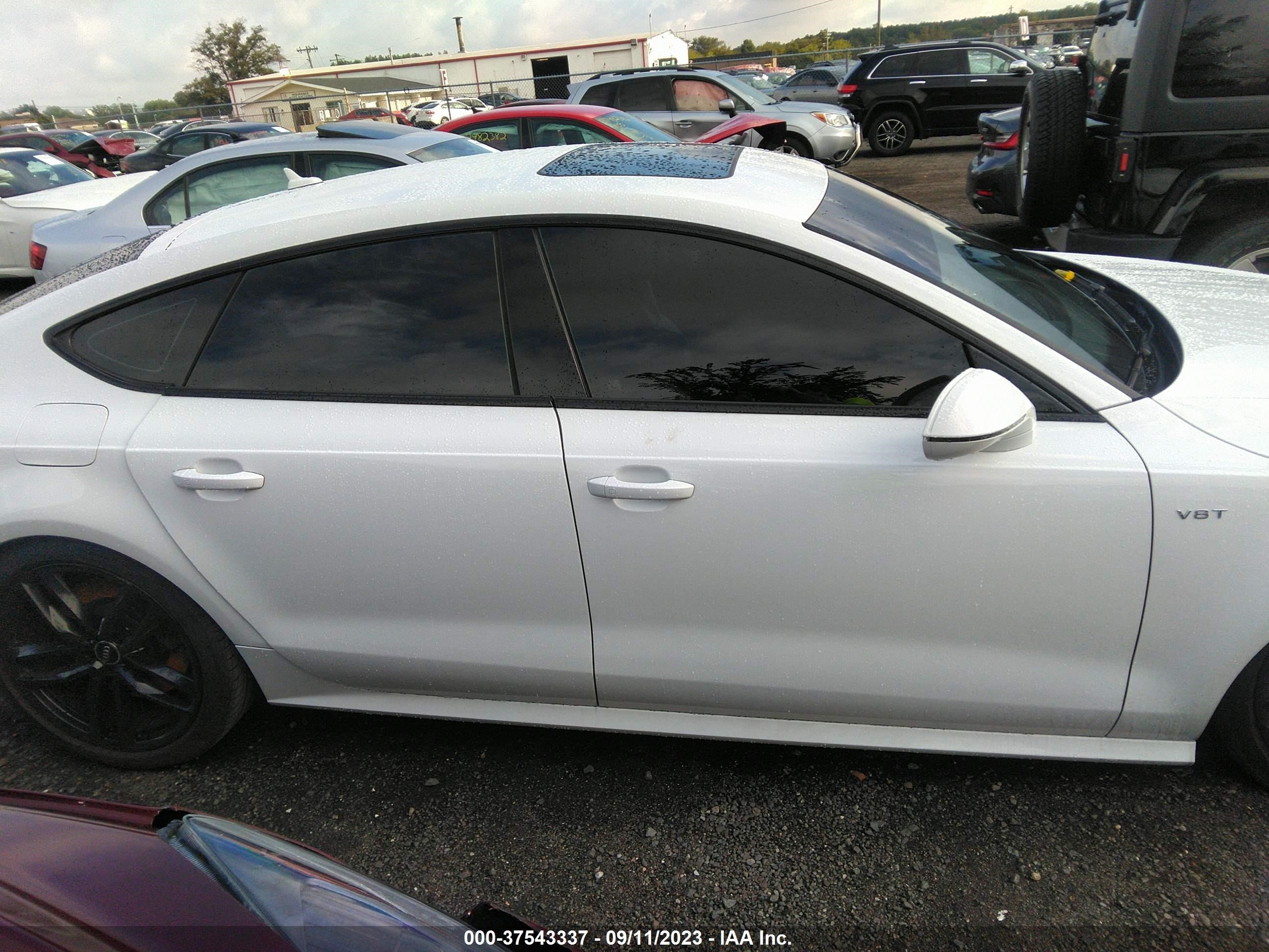 Photo 12 VIN: WAUWFAFC2HN065542 - AUDI S7 