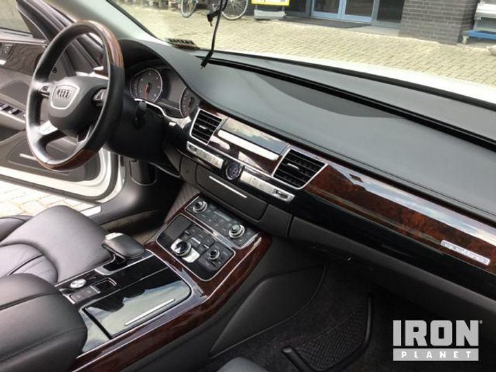 Photo 10 VIN: WAUZZZ4H1DN003433 - AUDI A8 