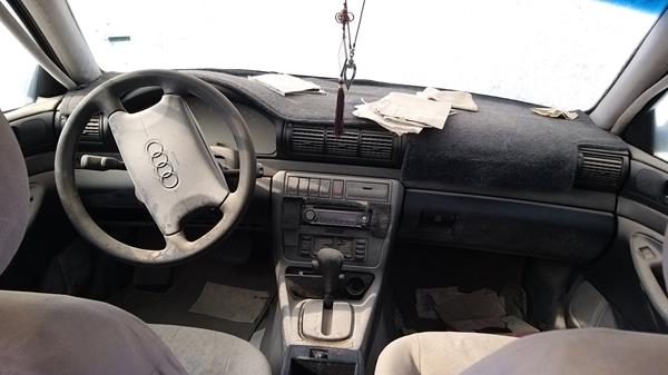 Photo 11 VIN: WAUZZZ8DZTA138541 - AUDI A4 