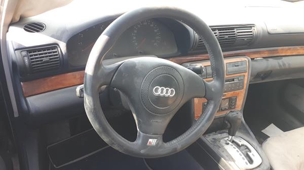 Photo 10 VIN: WAUZZZ8DZWA182733 - AUDI A4 