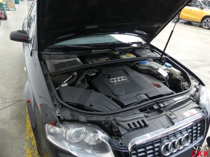 Photo 32 VIN: WAUZZZ8E88A110072 - AUDI A4 