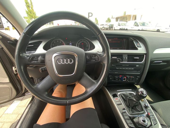 Photo 7 VIN: WAUZZZ8K29A209350 - AUDI A4 