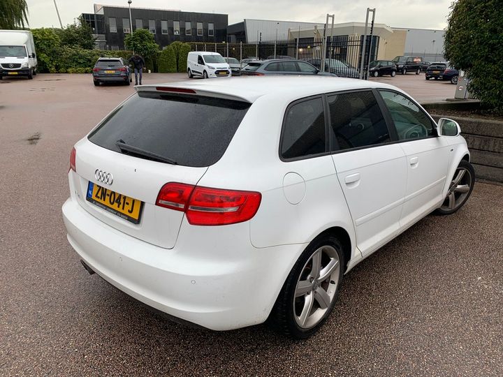 Photo 3 VIN: WAUZZZ8P4AA005844 - AUDI A3 SPORTBACK 